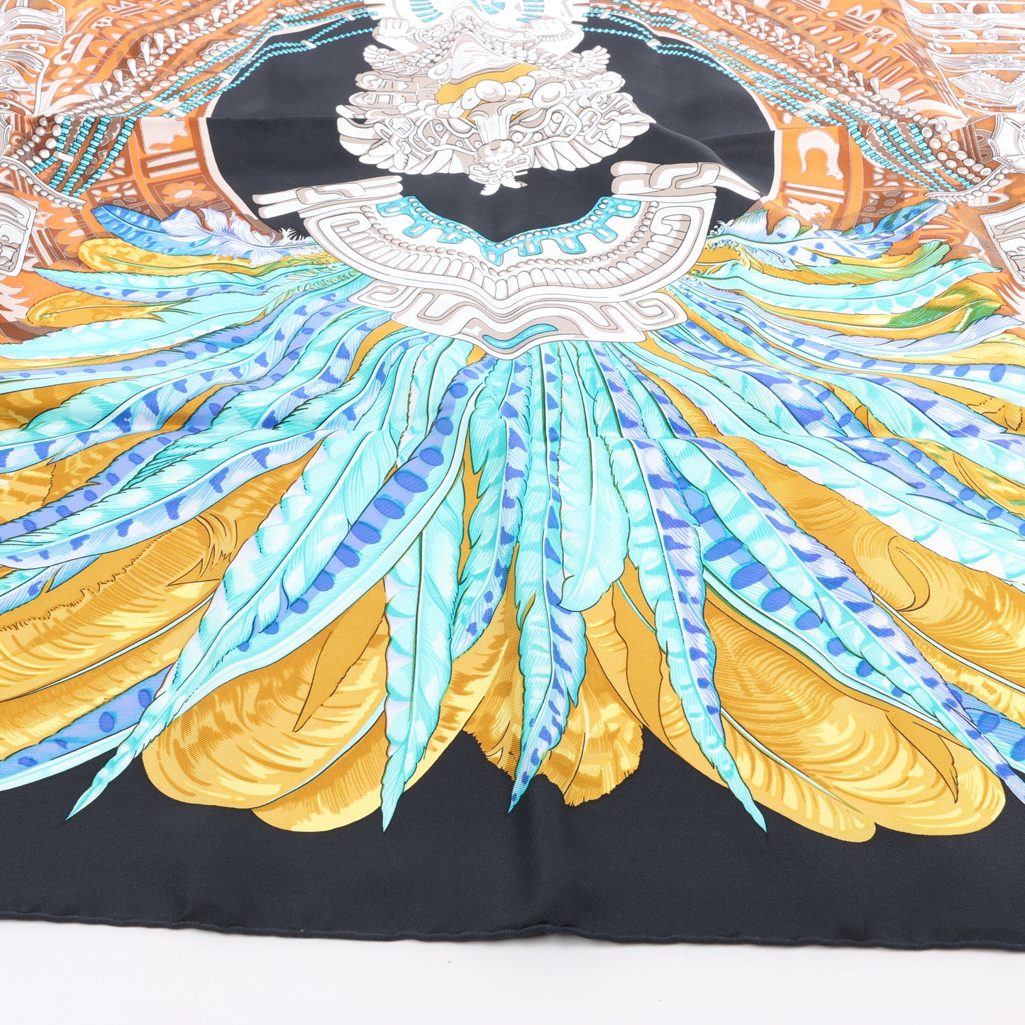 Hermès Carré 90 "Buddha Carnival" Seidentaschentuch in Schwarz