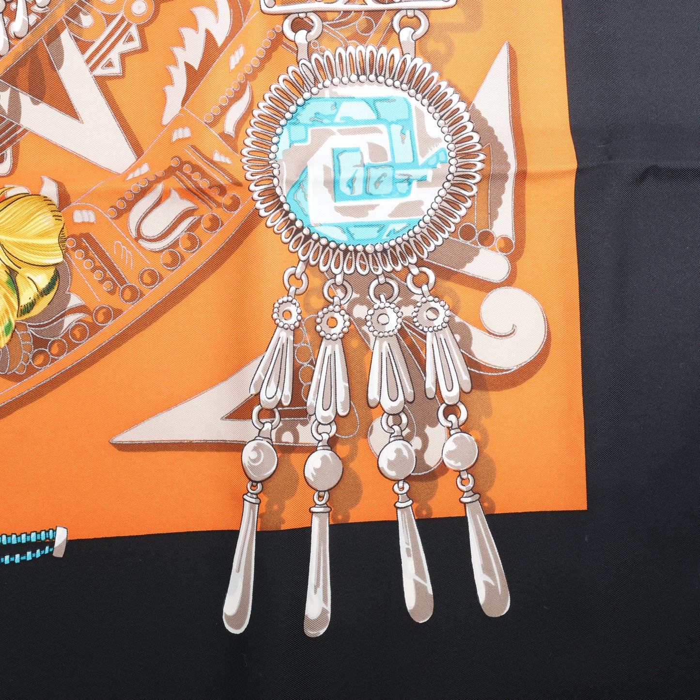 Hermès Carré 90 "Buddha Carnival" Seidentaschentuch in Schwarz