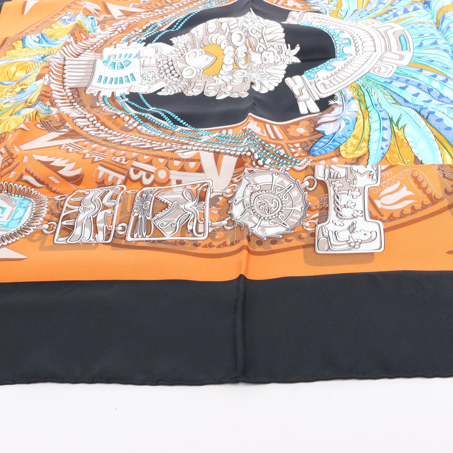 Hermès Carré 90 "Buddha Carnival" Seidentaschentuch in Schwarz