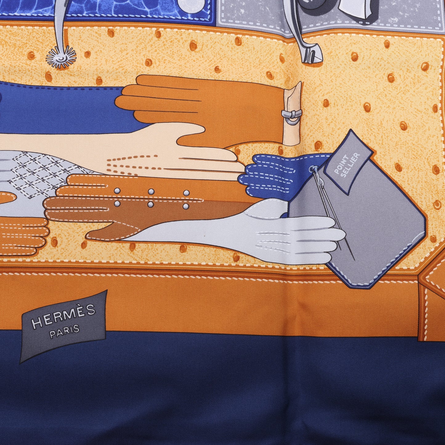 Hermès Carré 90 „TOUT CUIR“ Schal aus 100 % Seide in Marineblau