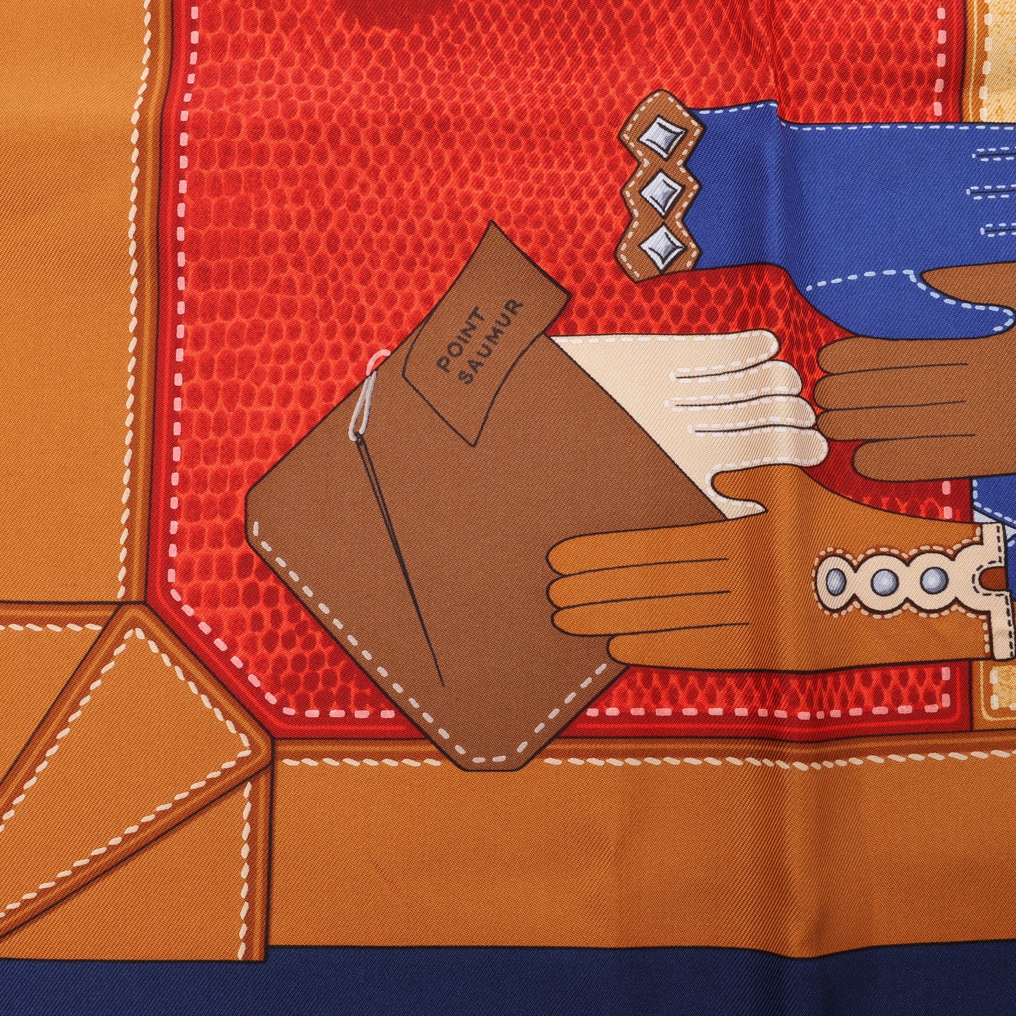 Hermès Carré 90 „TOUT CUIR“ Schal aus 100 % Seide in Marineblau