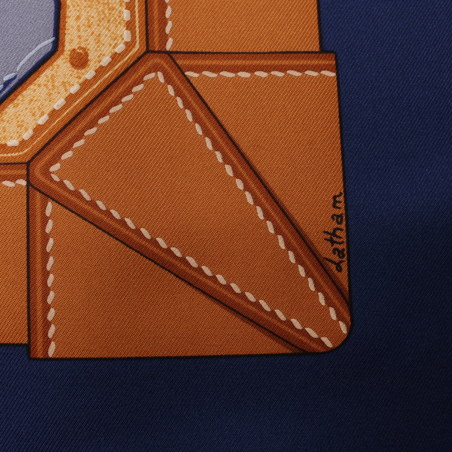 Hermès Carré 90 „TOUT CUIR“ Schal aus 100 % Seide in Marineblau