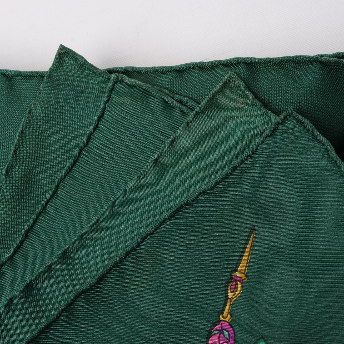 Hermès Carré 90 "La Ronde Des Heures" 100% Silk Scarf in Green