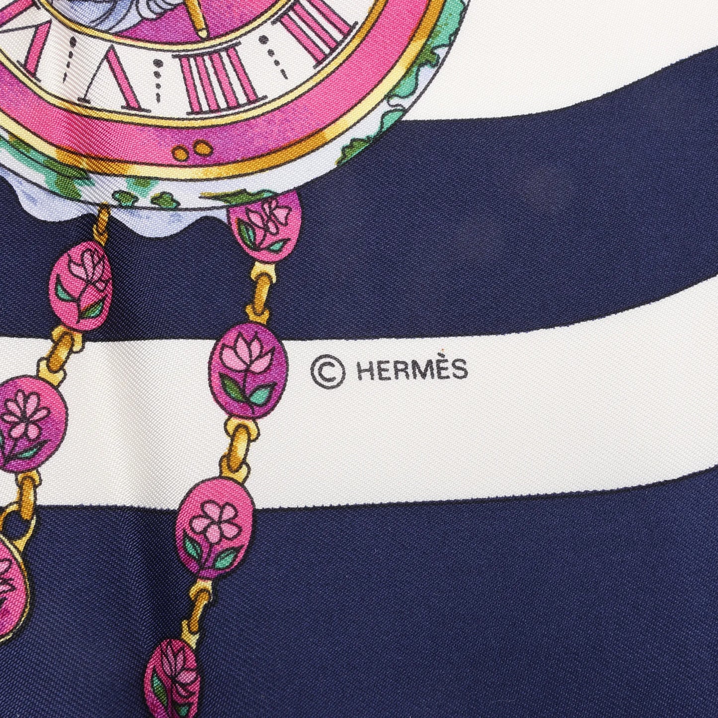 Hermès Carré 90 „Parmi les Fleurs je Compte les Heures“ Seidentaschentuch in Marineblau
