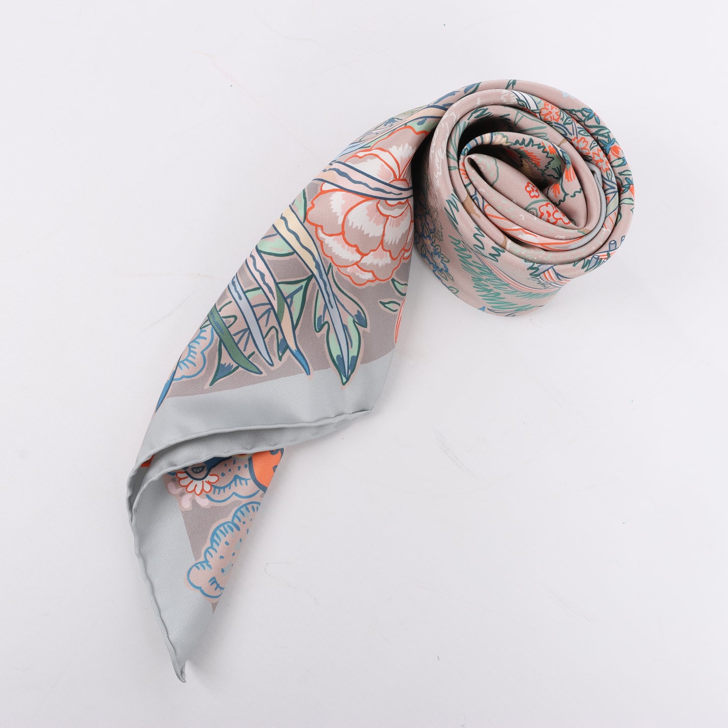 Hermès Carré 90 "Mille Feuilles de Soie" 100% Silk Scarf in Gray