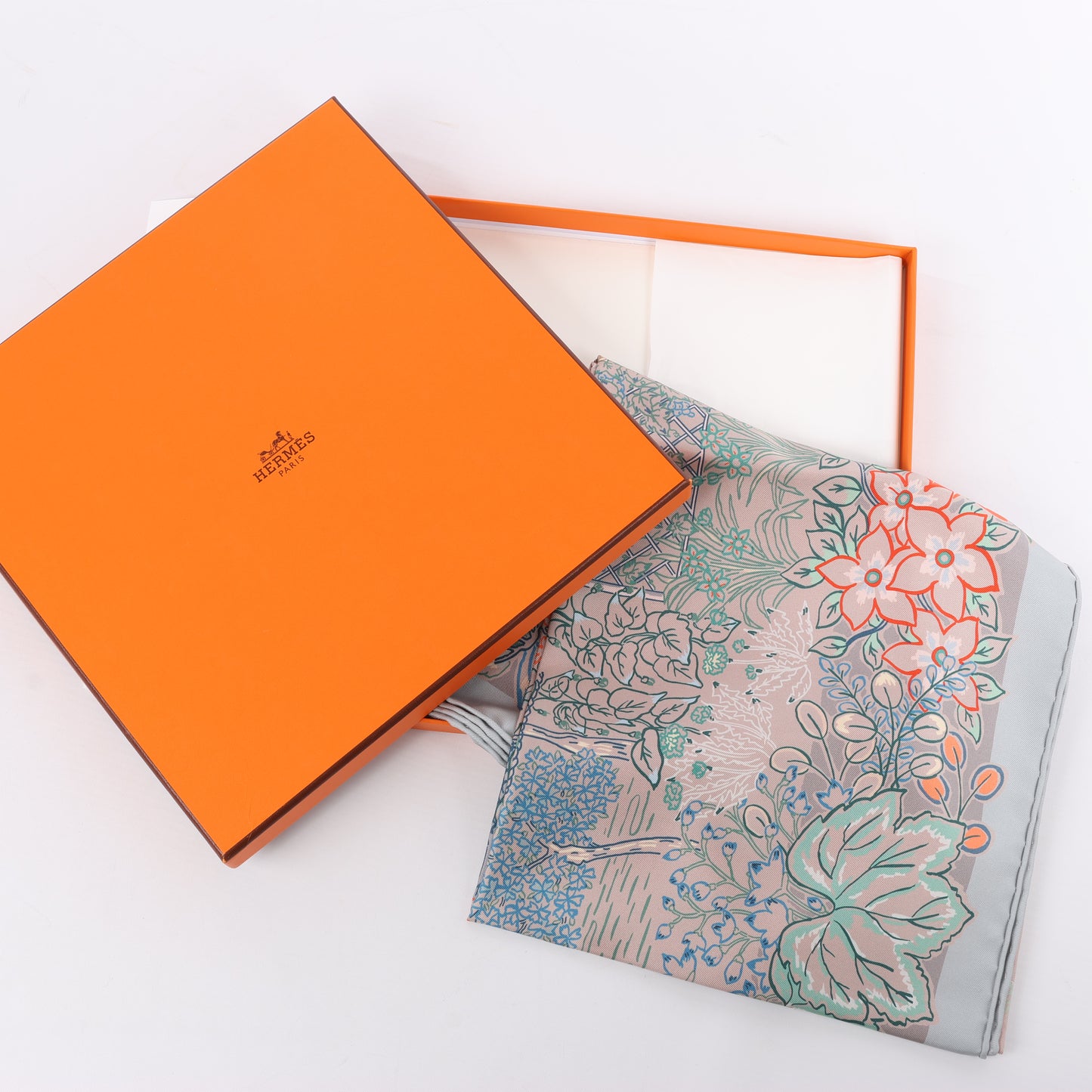 Hermès Carré 90 "Mille Feuilles de Soie" 100% Silk Scarf in Gray