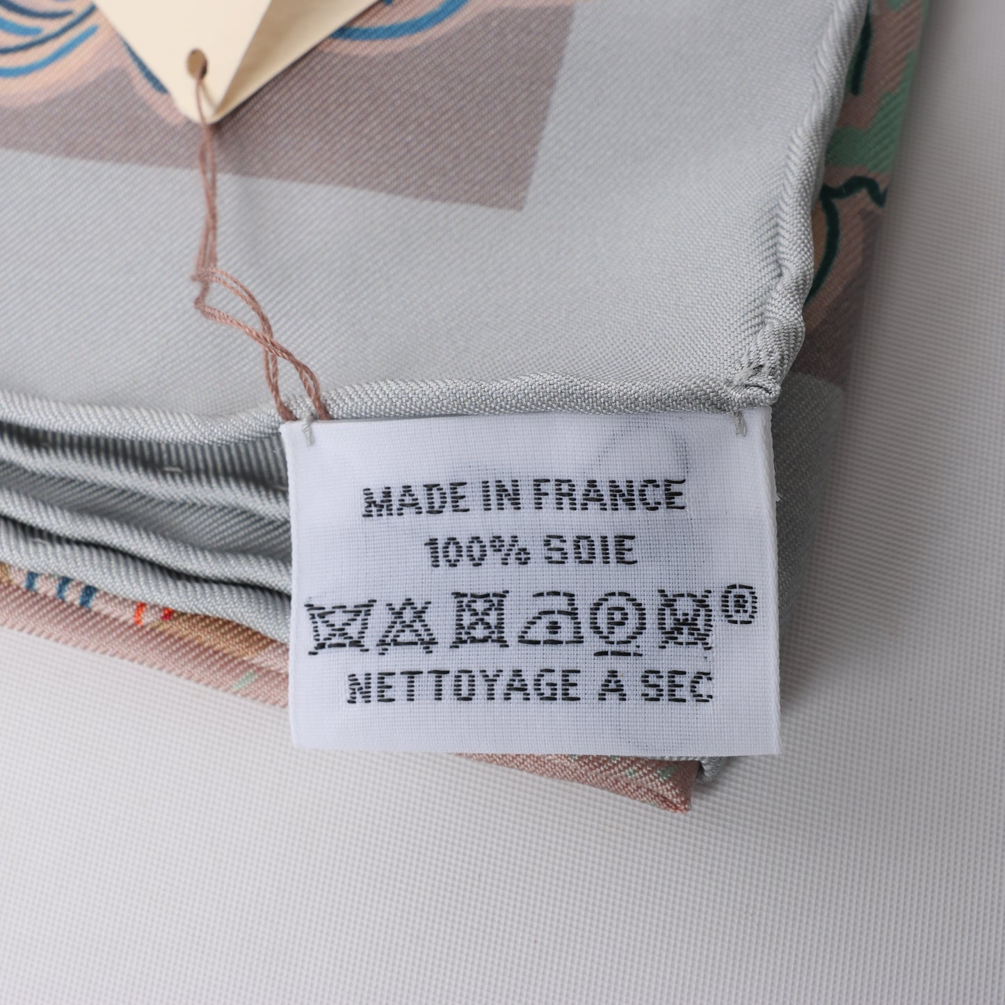 Hermès Carré 90 "Mille Feuilles de Soie" 100% Silk Scarf in Gray