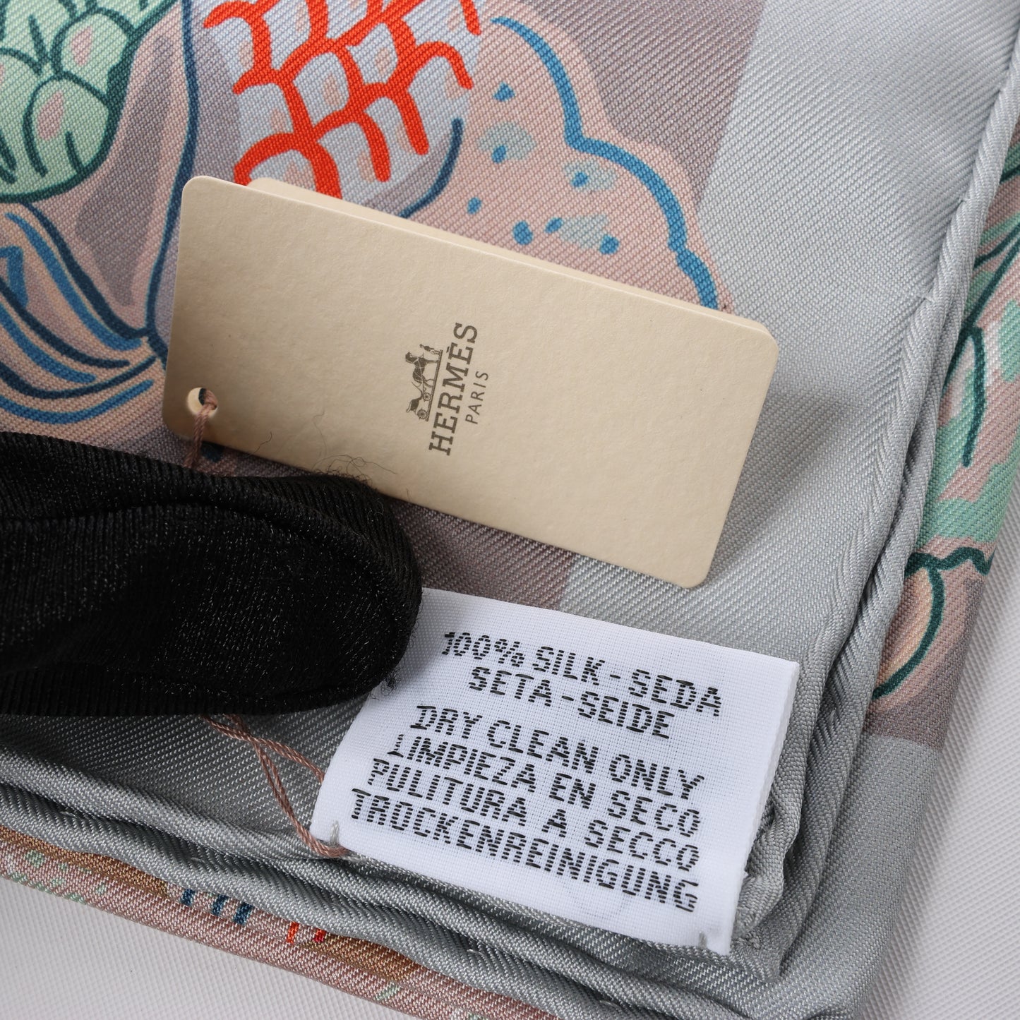 Hermès Carré 90 "Mille Feuilles de Soie" 100% Silk Scarf in Gray