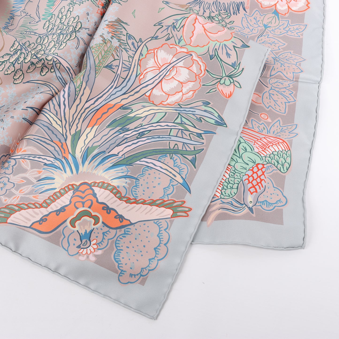 Hermès Carré 90 "Mille Feuilles de Soie" 100% Silk Scarf in Gray