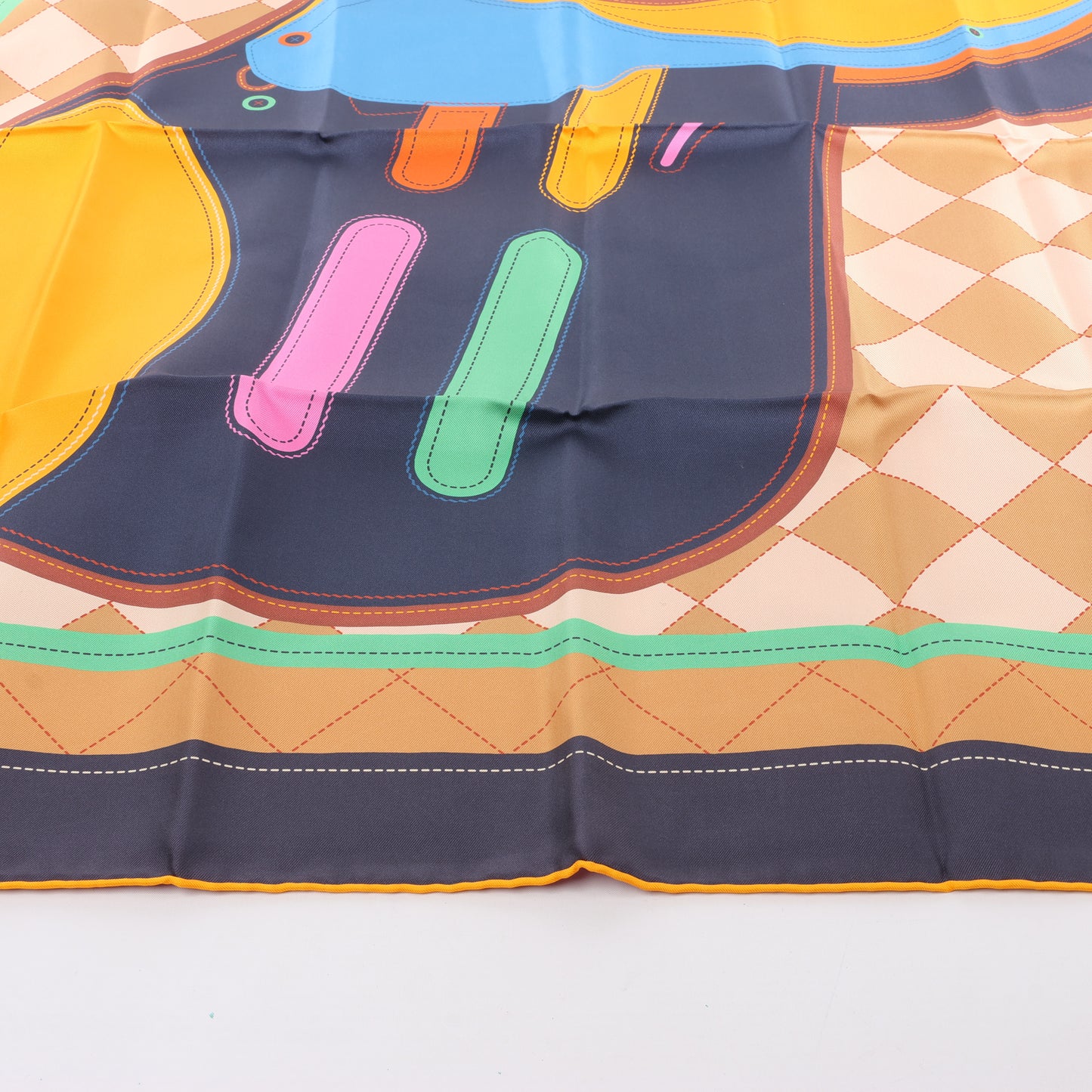 Mouchoir en soie Hermès Carré 90 Double Face "Tapis de Selle" en Multicolore