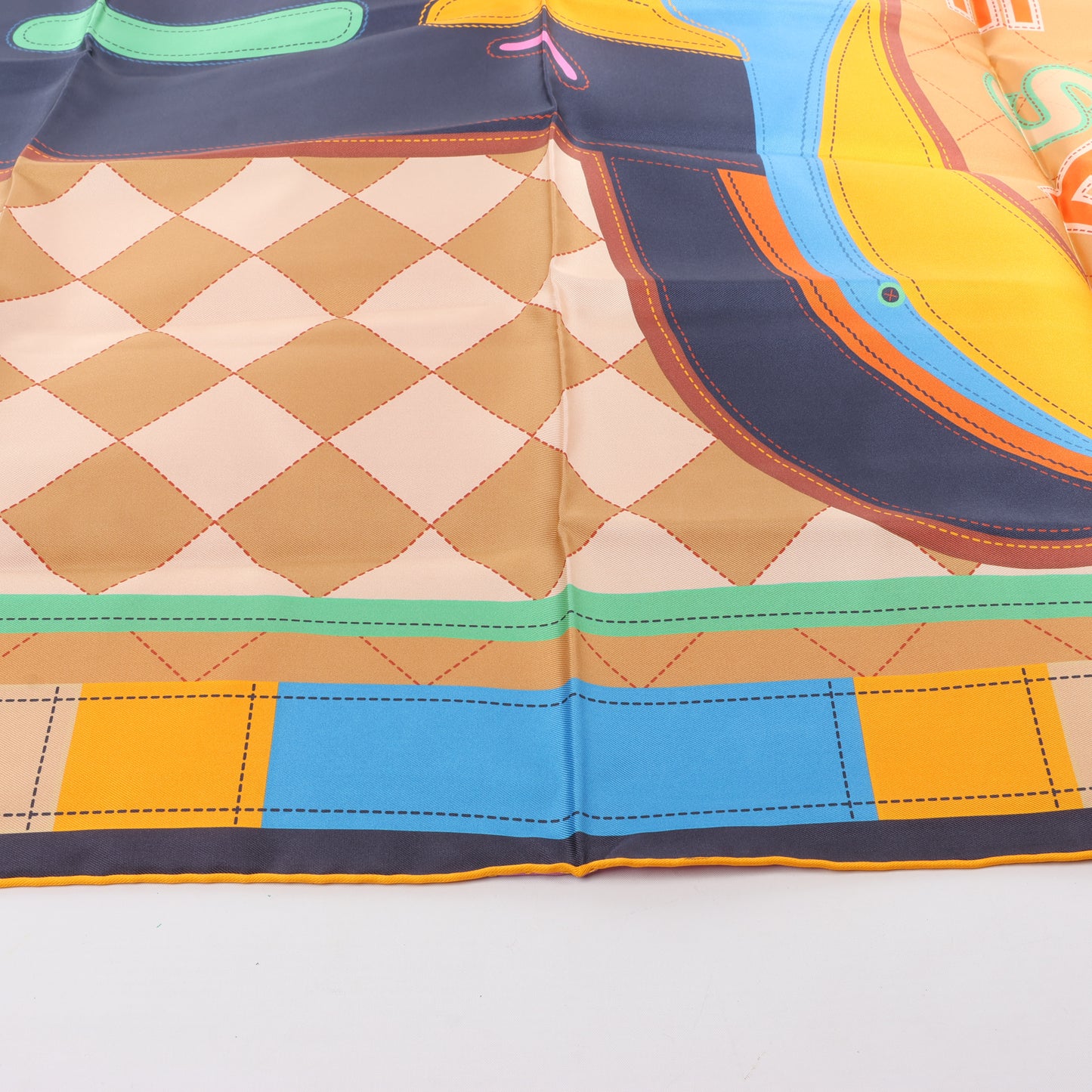 Mouchoir en soie Hermès Carré 90 Double Face "Tapis de Selle" en Multicolore