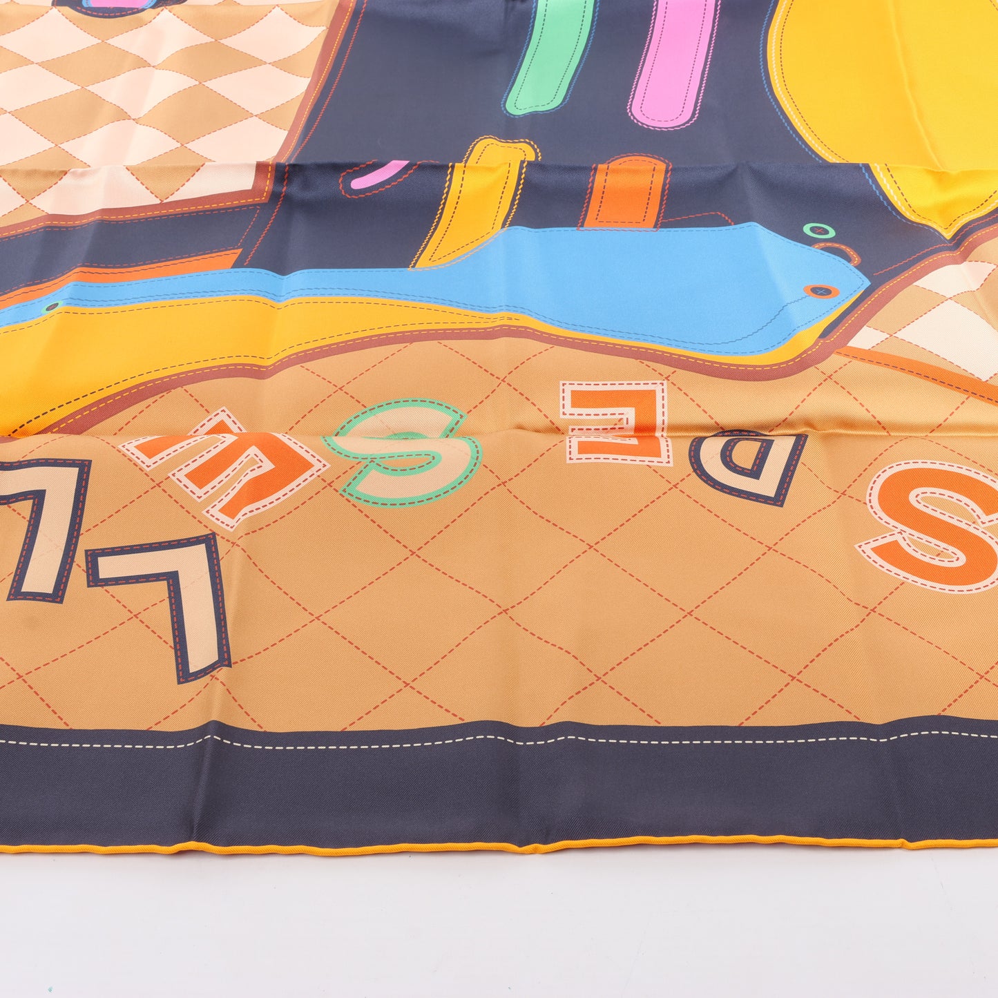 Mouchoir en soie Hermès Carré 90 Double Face "Tapis de Selle" en Multicolore