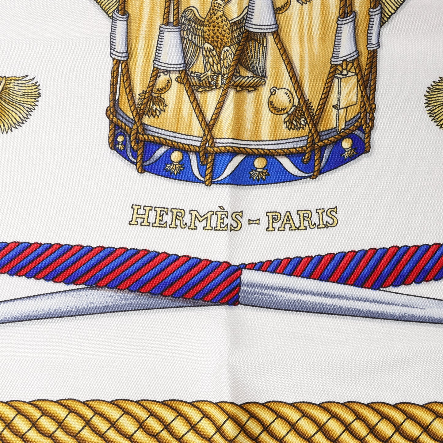 Hermès Carré 90 „LES TAMBOURS“ Schal aus 100 % Seide in Blau