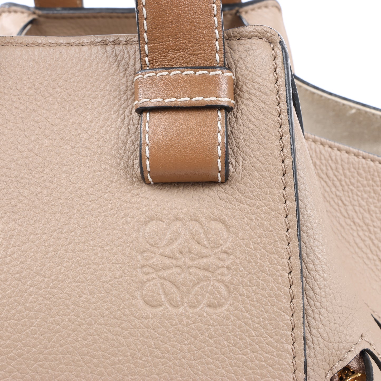 LOEWE – Kleine 2-Wege-Handtasche aus Hängemattenleder in Beige