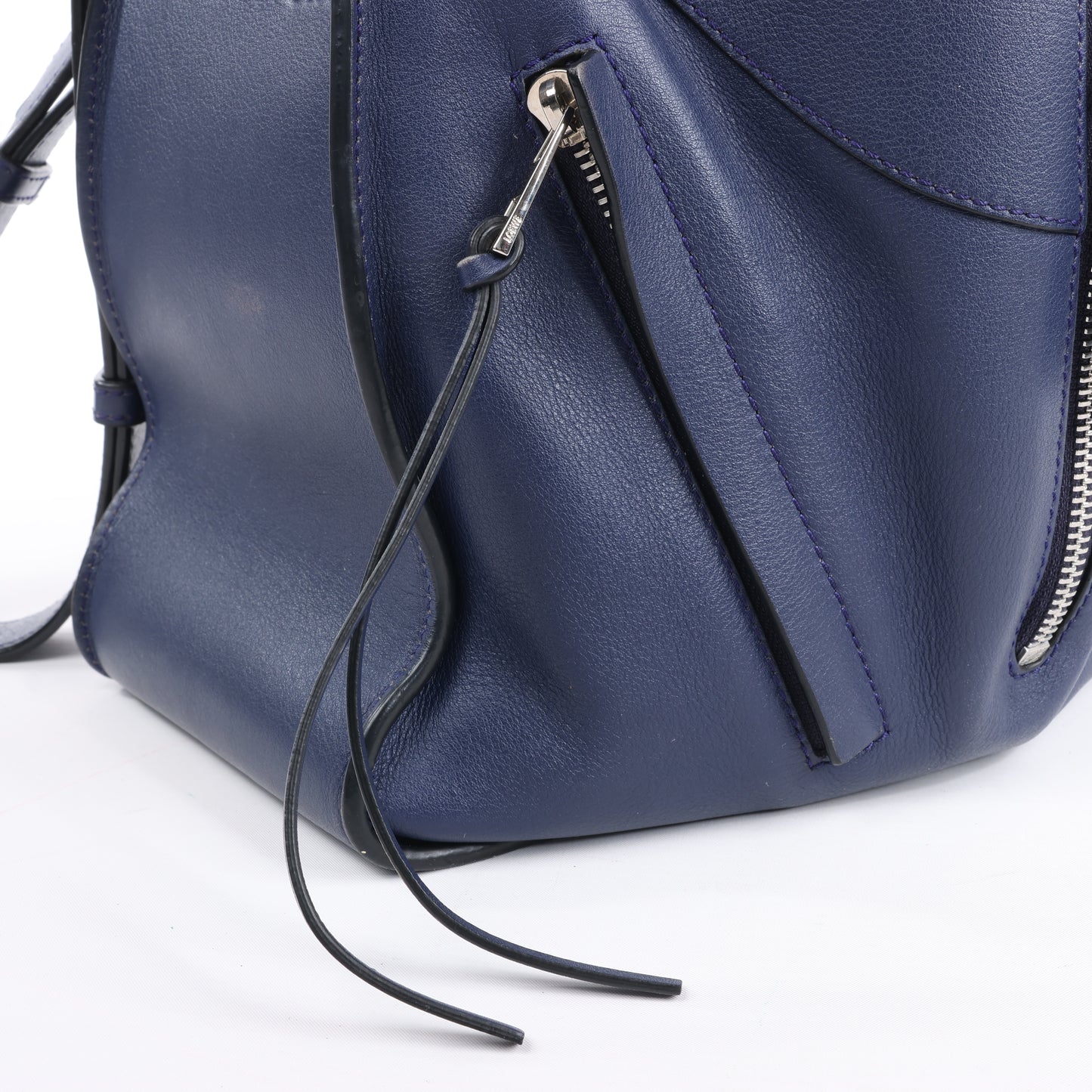 LOEWE – Hammock – Kleine 2-Wege-Handtasche aus Leder in Marineblau