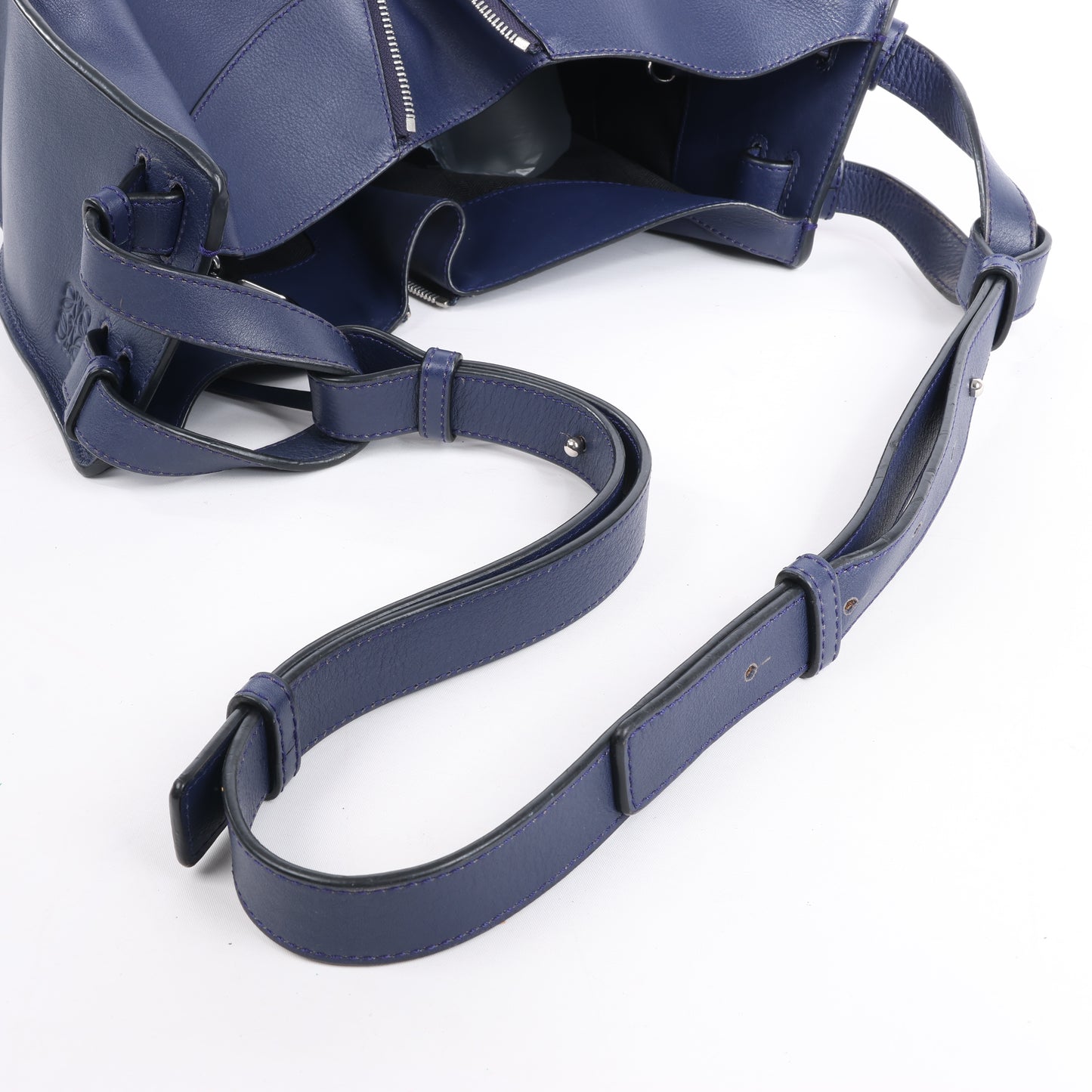 LOEWE – Hammock – Kleine 2-Wege-Handtasche aus Leder in Marineblau