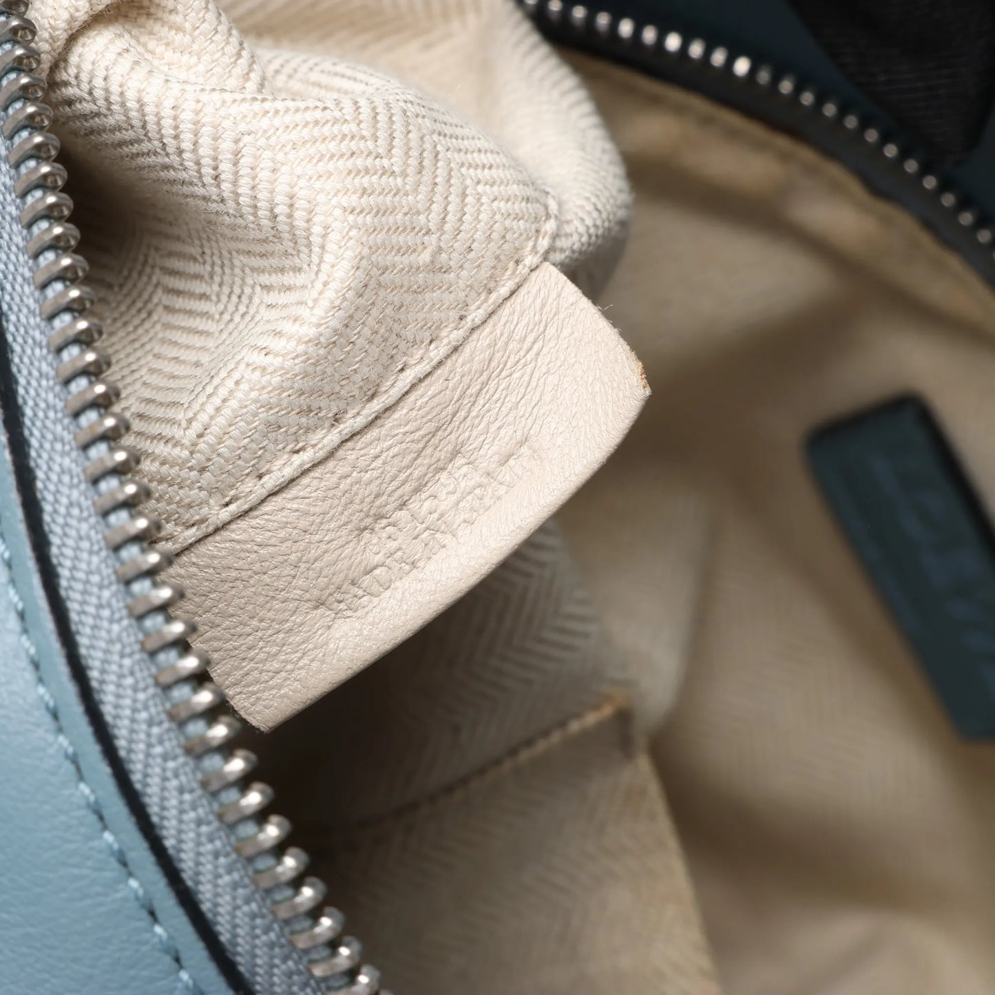 LOEWE Puzzle – Mittlere 2-Wege-Handtasche aus Leder in Blau