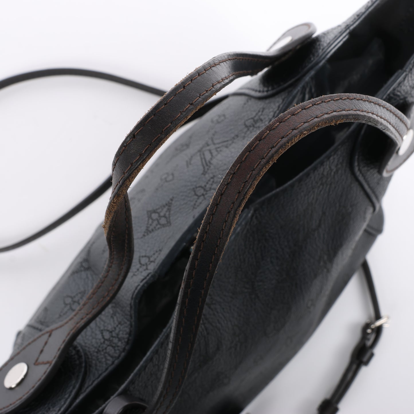 Louis Vuitton Hina Monogram Mahina Leder-Umhängetasche in Schwarz M54350