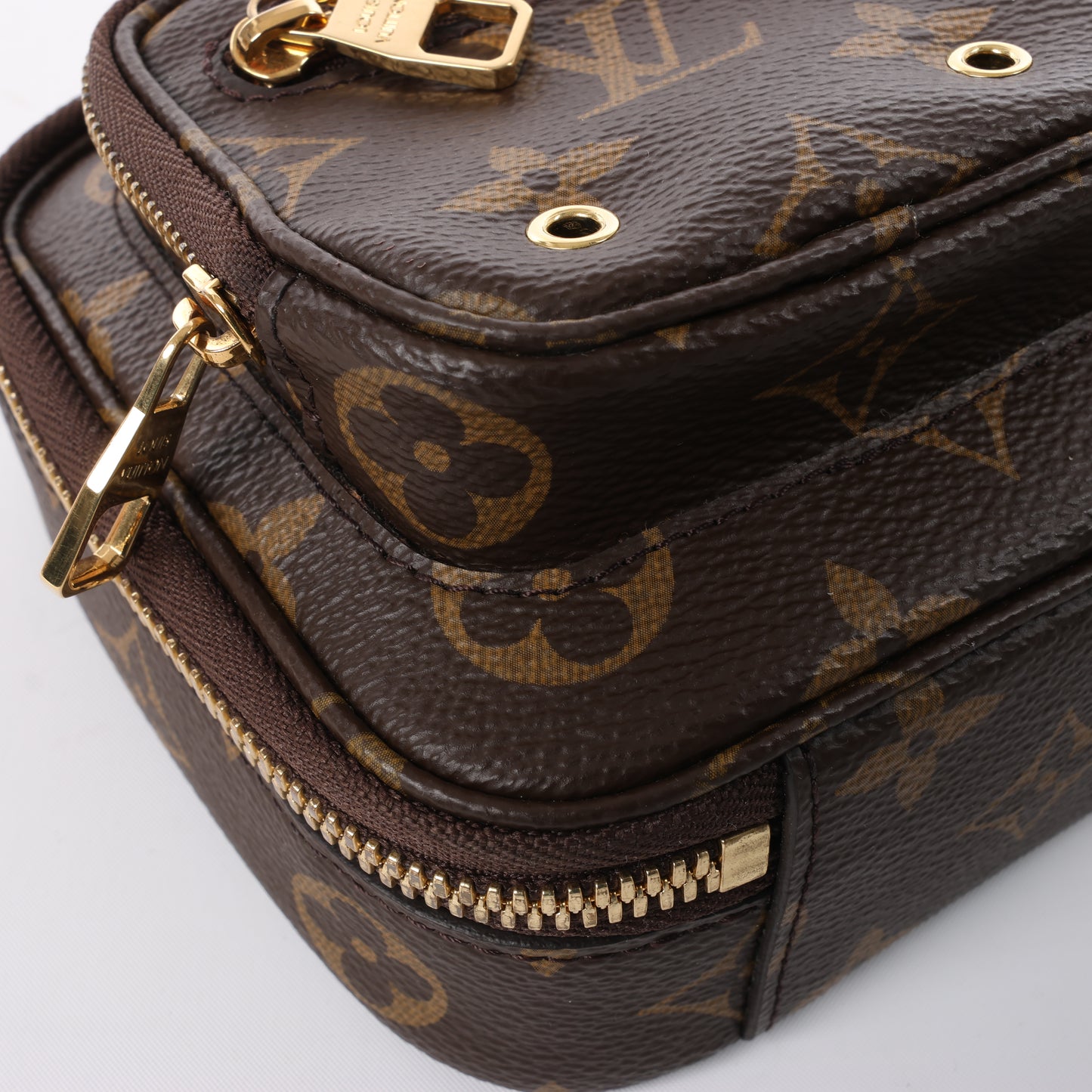 Louis Vuitton Monogram Utility Umhängetasche M80446