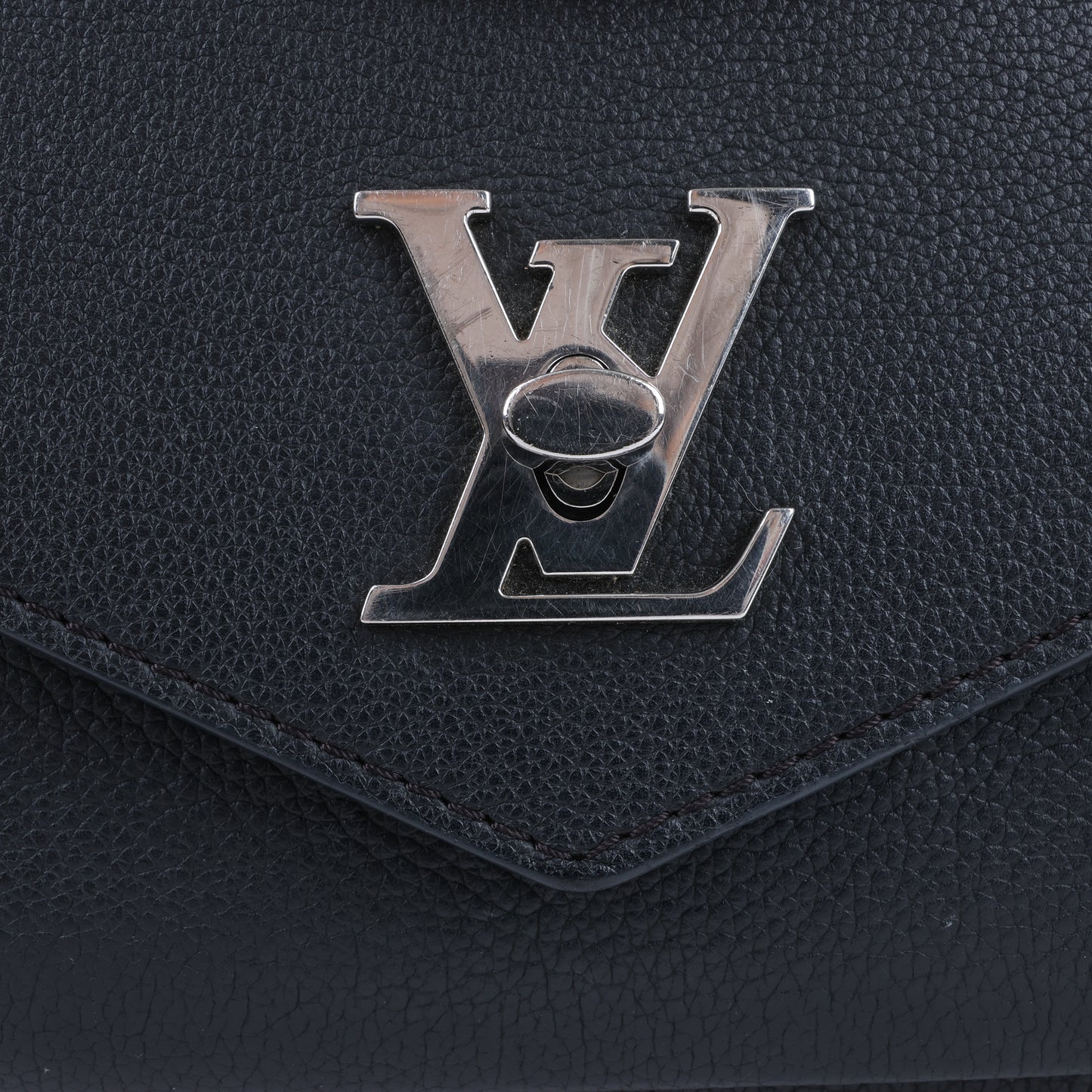 Louis Vuitton Cuir Taurillon MyLockMe BB 2Way Handtasche in Schwarz M51418