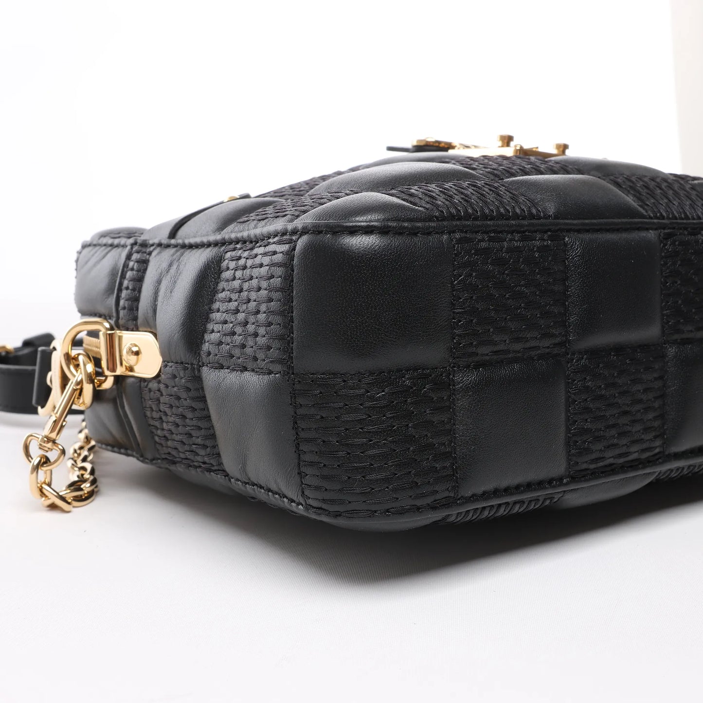 Louis Vuitton Damier Quilt Troca MM Umhängetasche in Schwarz M59114