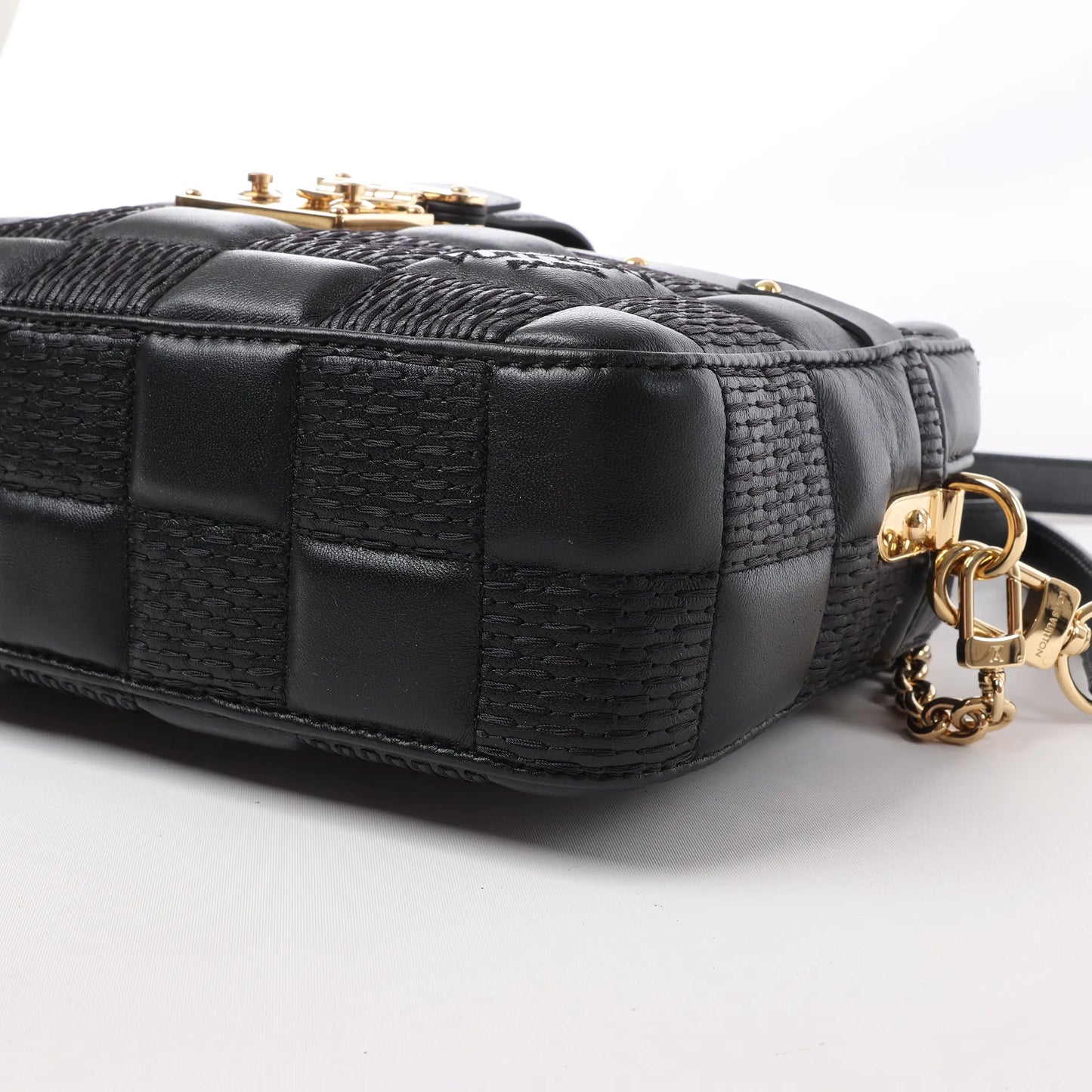 Louis Vuitton Damier Quilt Troca MM Umhängetasche in Schwarz M59114