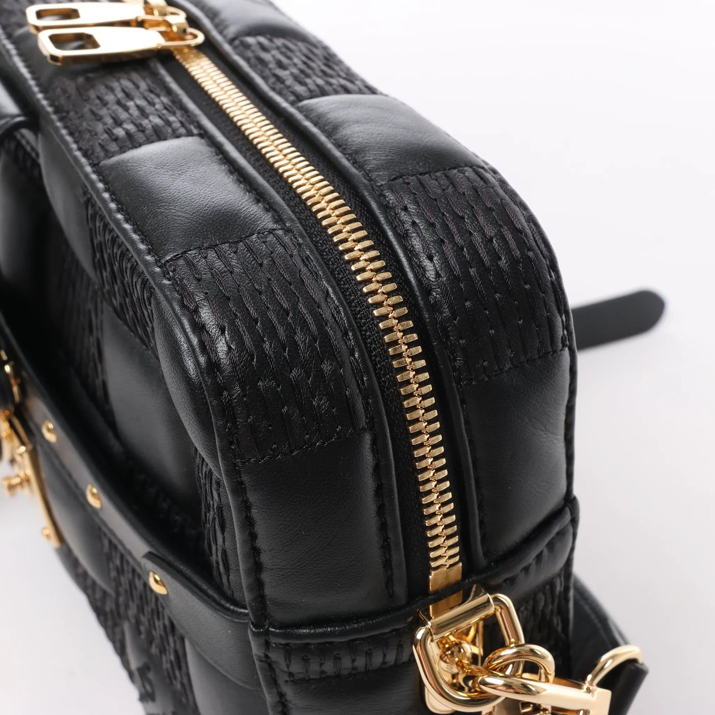 Louis Vuitton Damier Quilt Troca MM Umhängetasche in Schwarz M59114