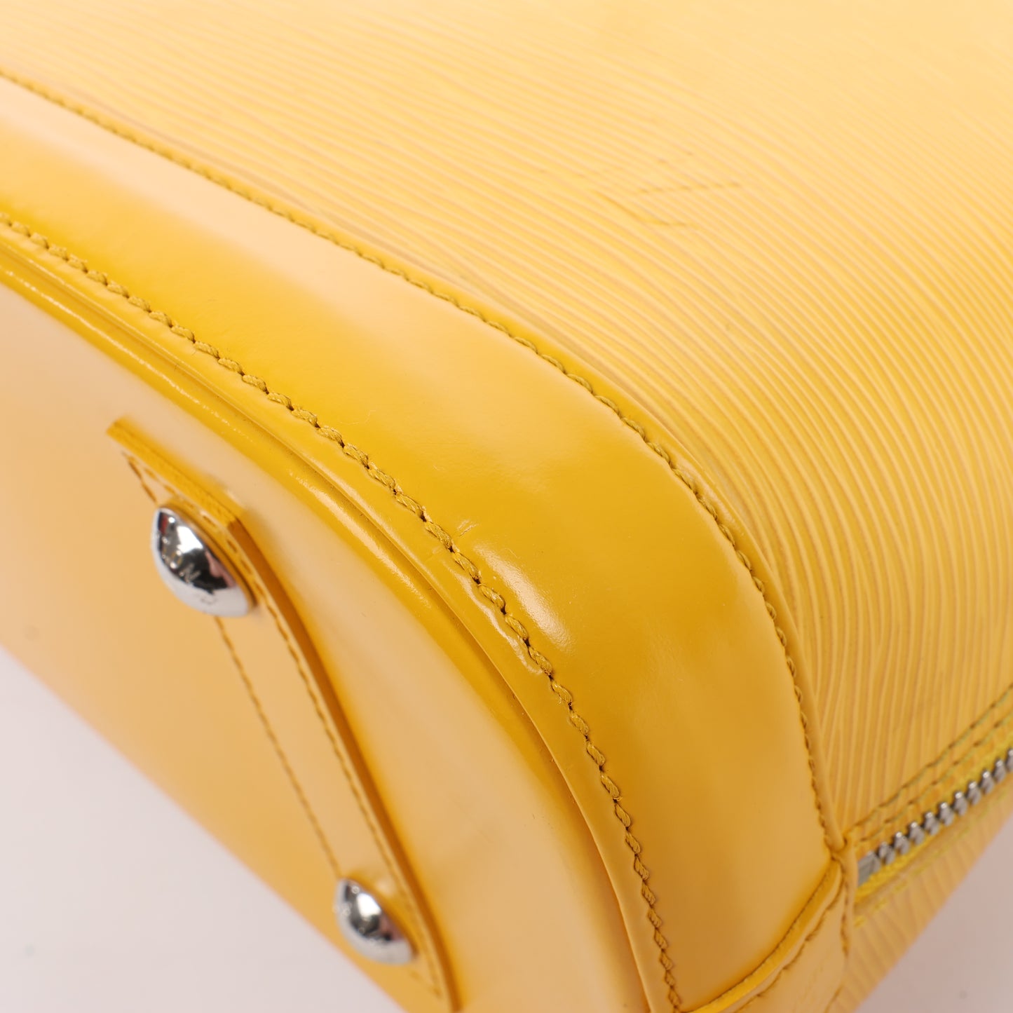 Louis Vuitton Alma PM Handtasche aus Epi-Leder in Gelb M40951