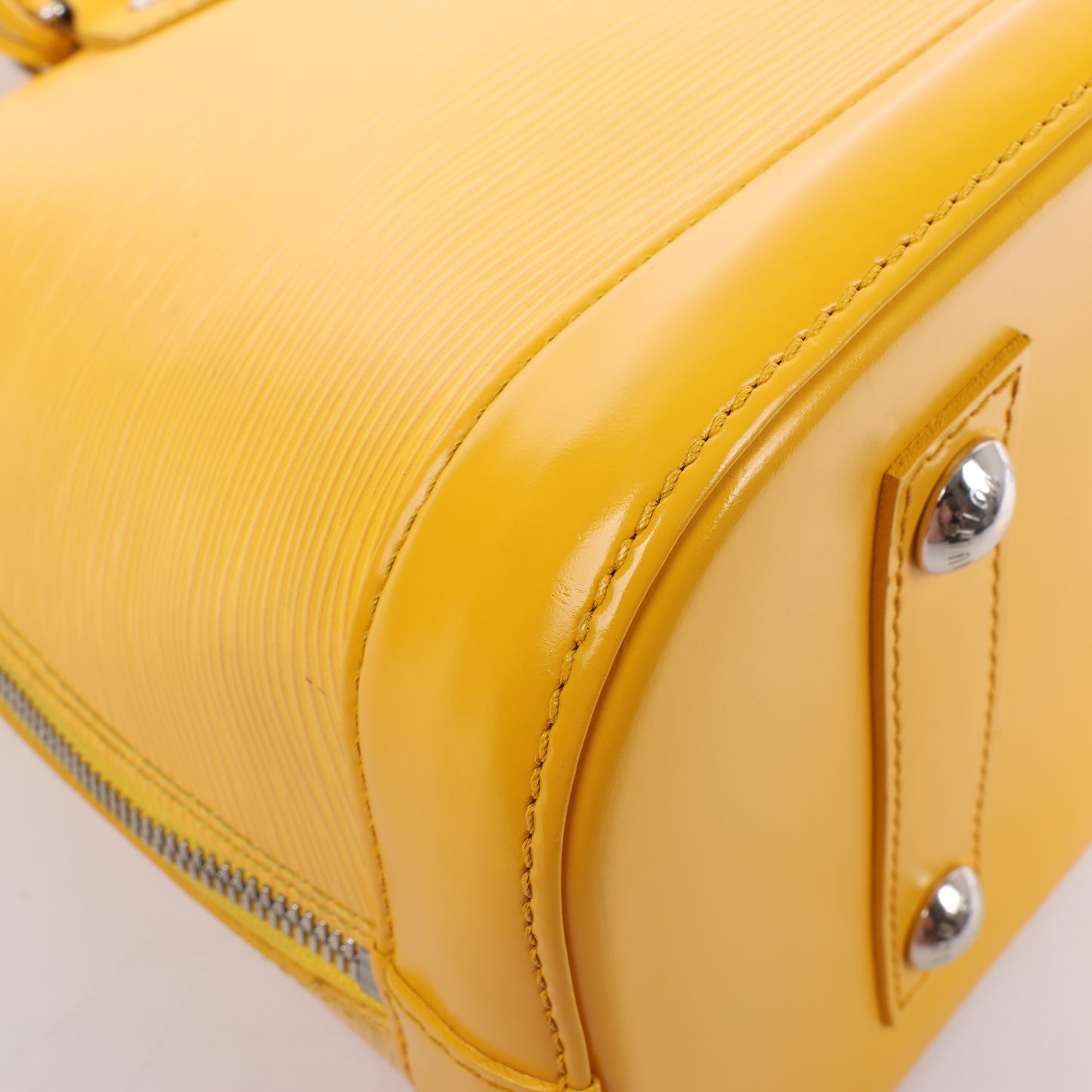 Louis Vuitton Alma PM Handtasche aus Epi-Leder in Gelb M40951