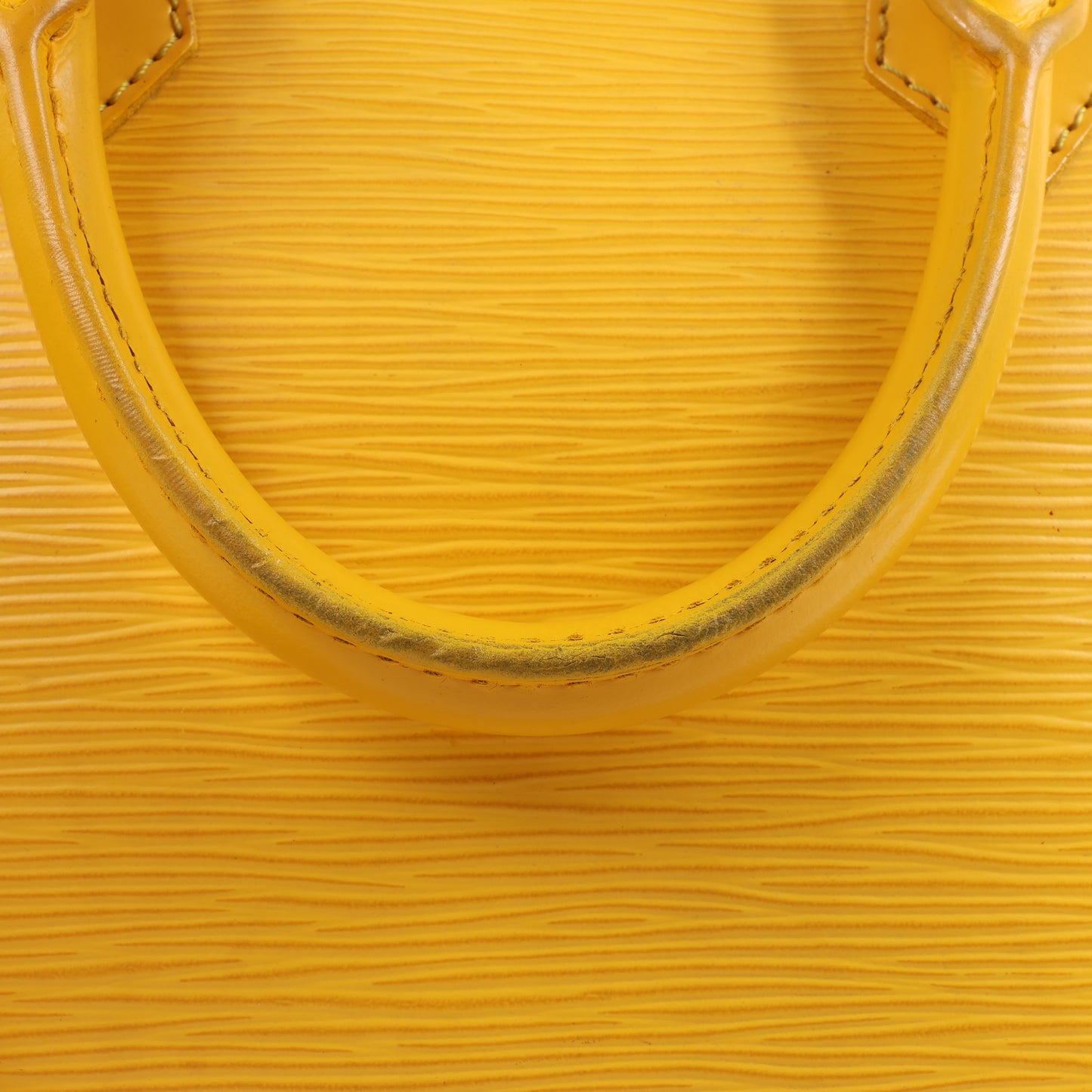 Louis Vuitton Alma PM Handtasche aus Epi-Leder in Gelb M40951