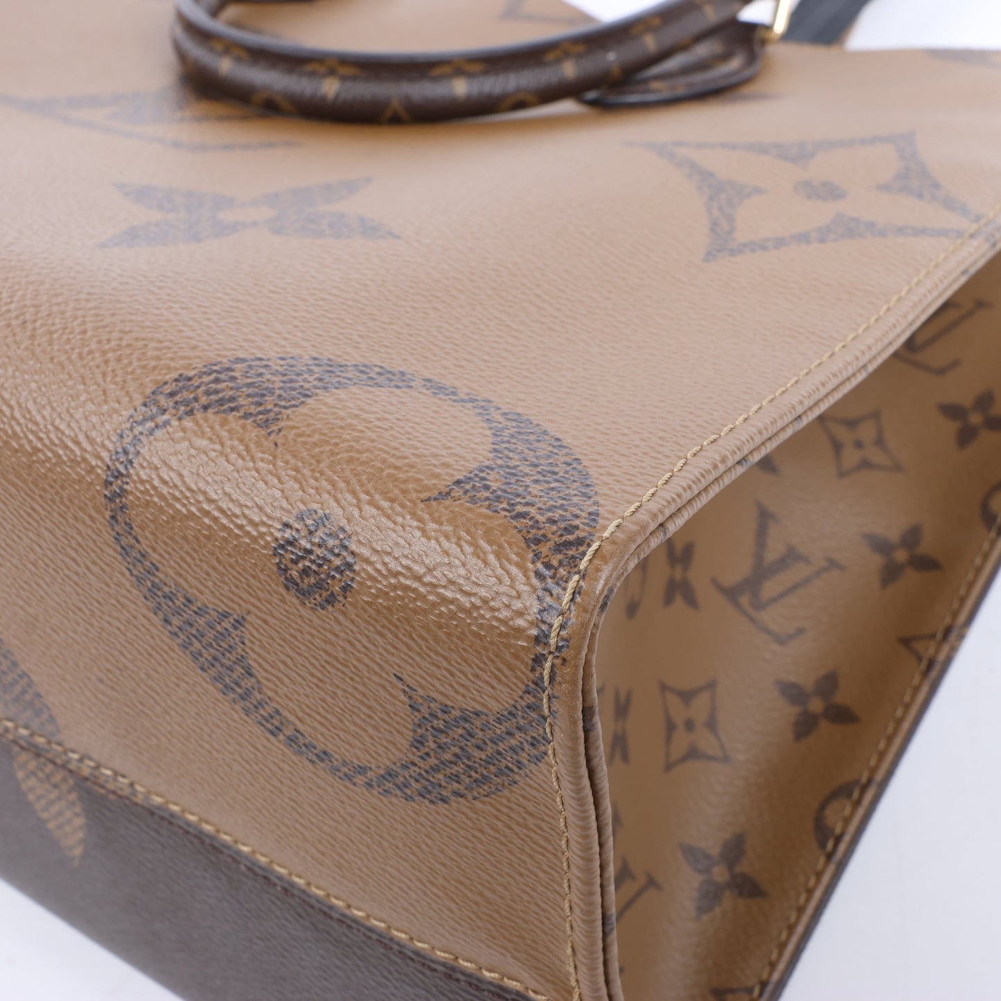 Louis Vuitton Giant Monogram Reverse On the Go MM in Brown M45321