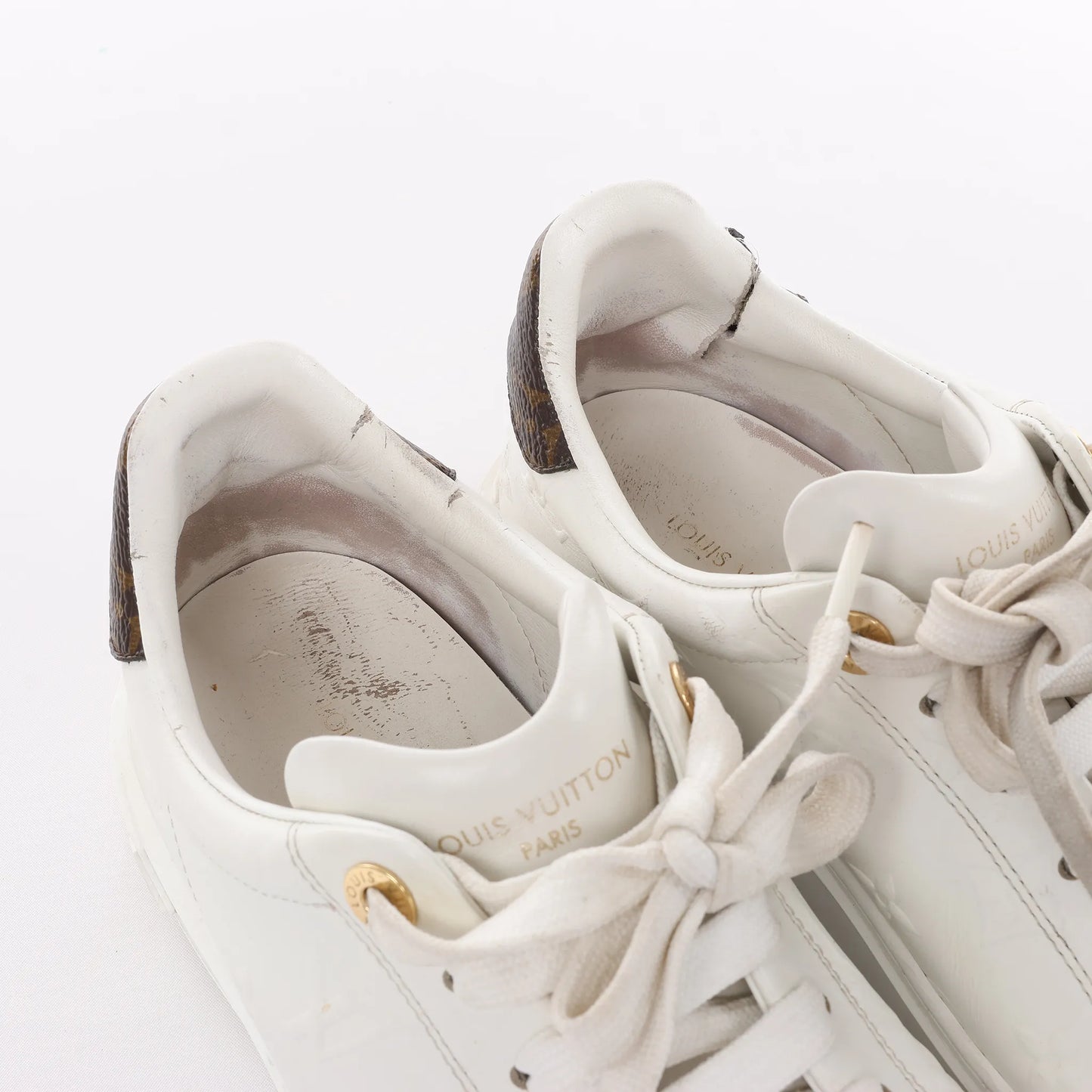 Louis Vuitton Leder-Monogramm Time Out Sneakers in Weiß, Größe 38 EU