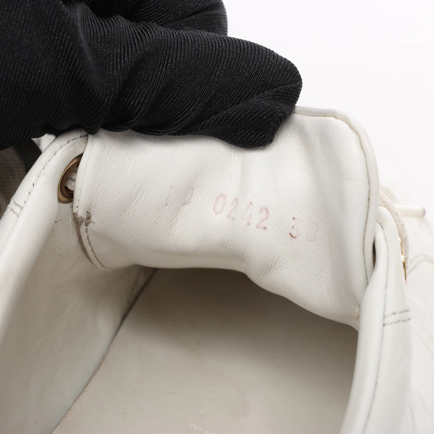 Louis Vuitton Leder-Monogramm Time Out Sneakers in Weiß, Größe 38 EU