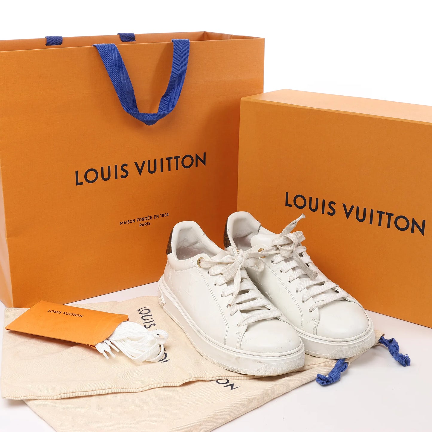 Louis Vuitton Leder-Monogramm Time Out Sneakers in Weiß, Größe 38 EU