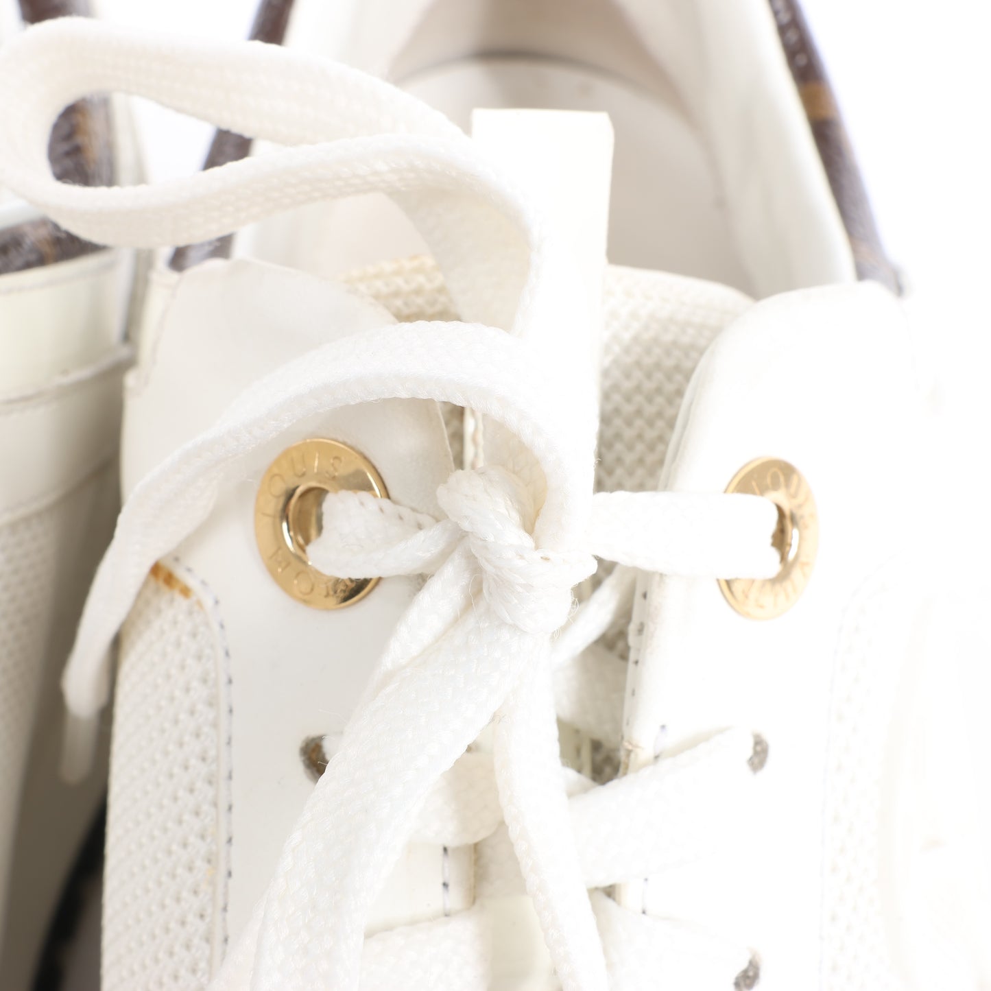 Louis Vuitton Run Away Sneakers aus Mesh und Monogram Canvas in Weiß/Braun, Größe 38,5 EU