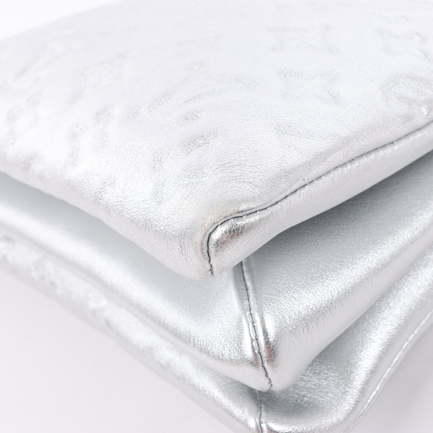 Louis Vuitton Coussin PM 2Way-Umhängetasche mit Monogrammprägung in Silber M57913