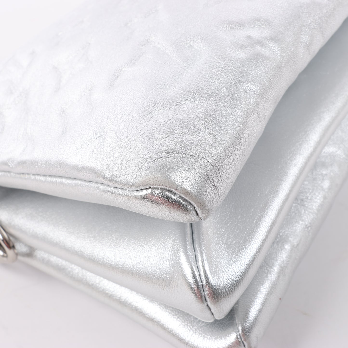 Louis Vuitton Coussin PM 2Way-Umhängetasche mit Monogrammprägung in Silber M57913