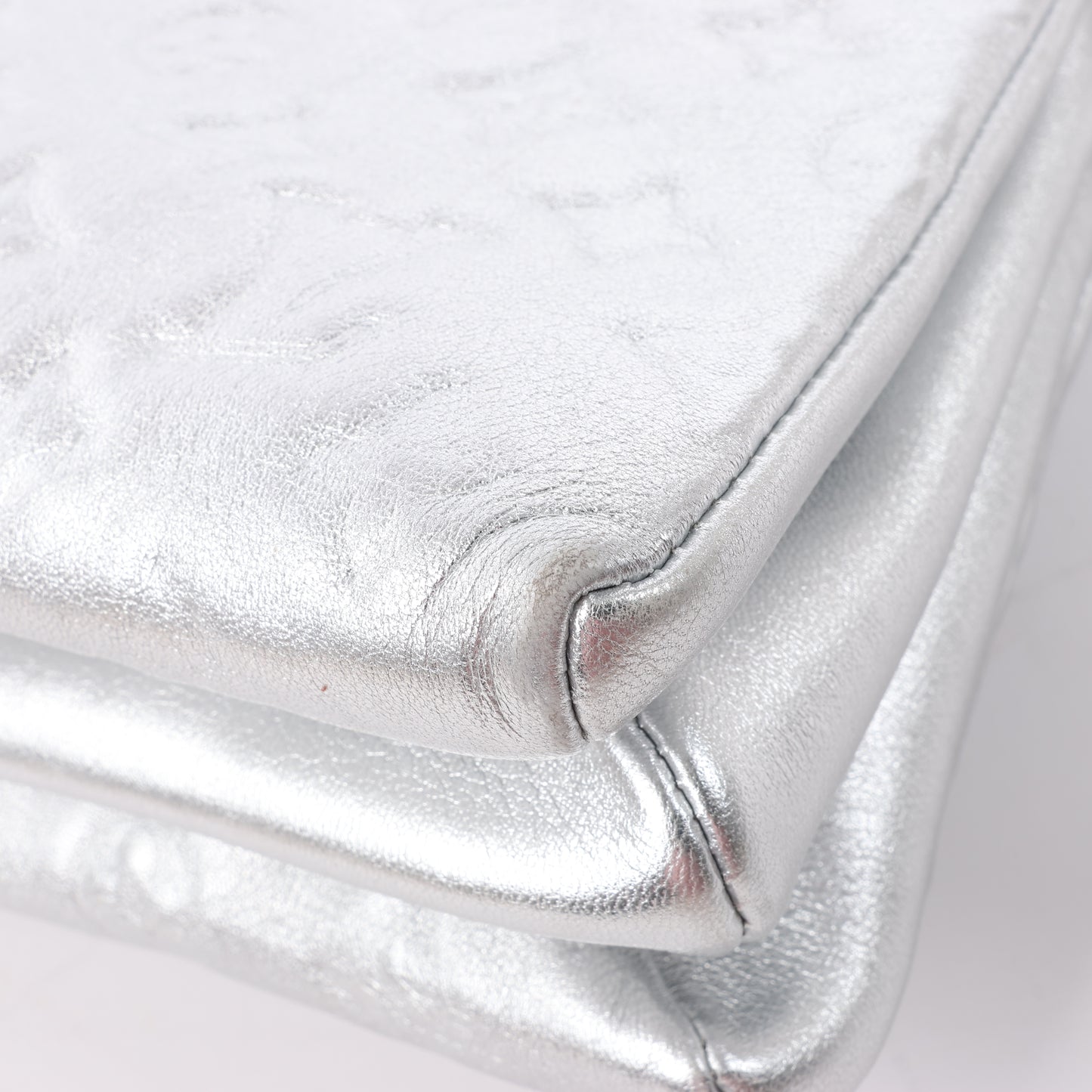 Louis Vuitton Coussin PM 2Way-Umhängetasche mit Monogrammprägung in Silber M57913