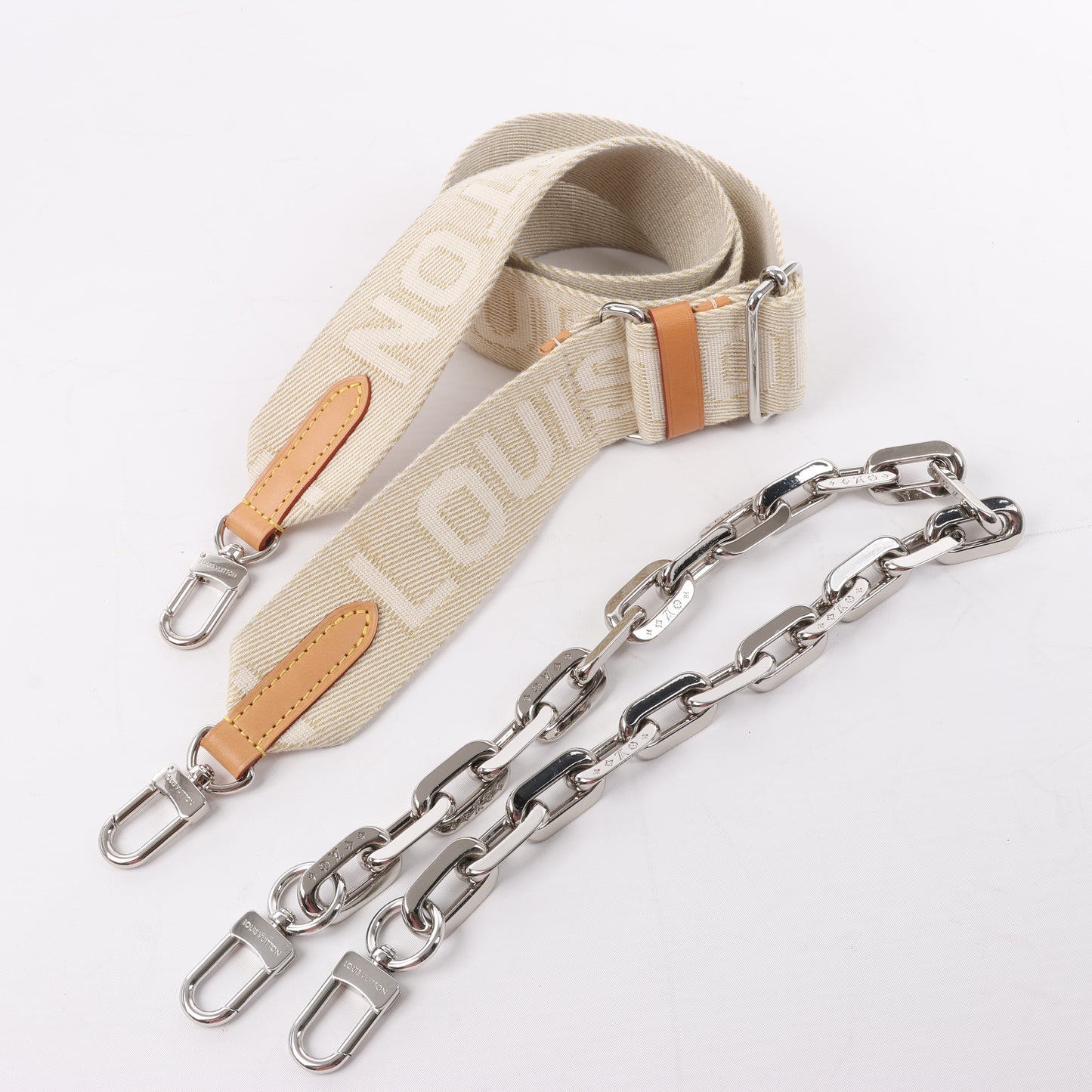 Louis Vuitton Coussin PM 2Way-Umhängetasche mit Monogrammprägung in Silber M57913