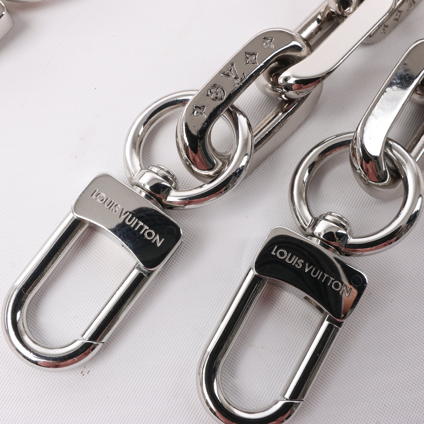 Louis Vuitton Coussin PM 2Way-Umhängetasche mit Monogrammprägung in Silber M57913