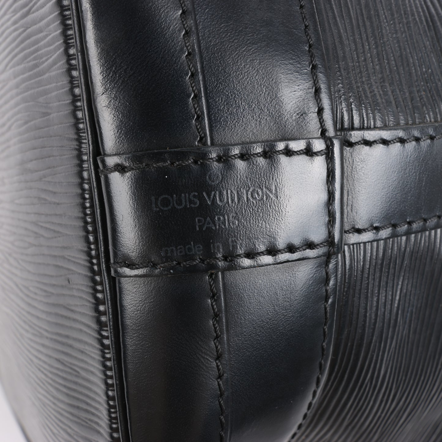Louis Vuitton Epi Noé Shoulder Bag in Black M40842