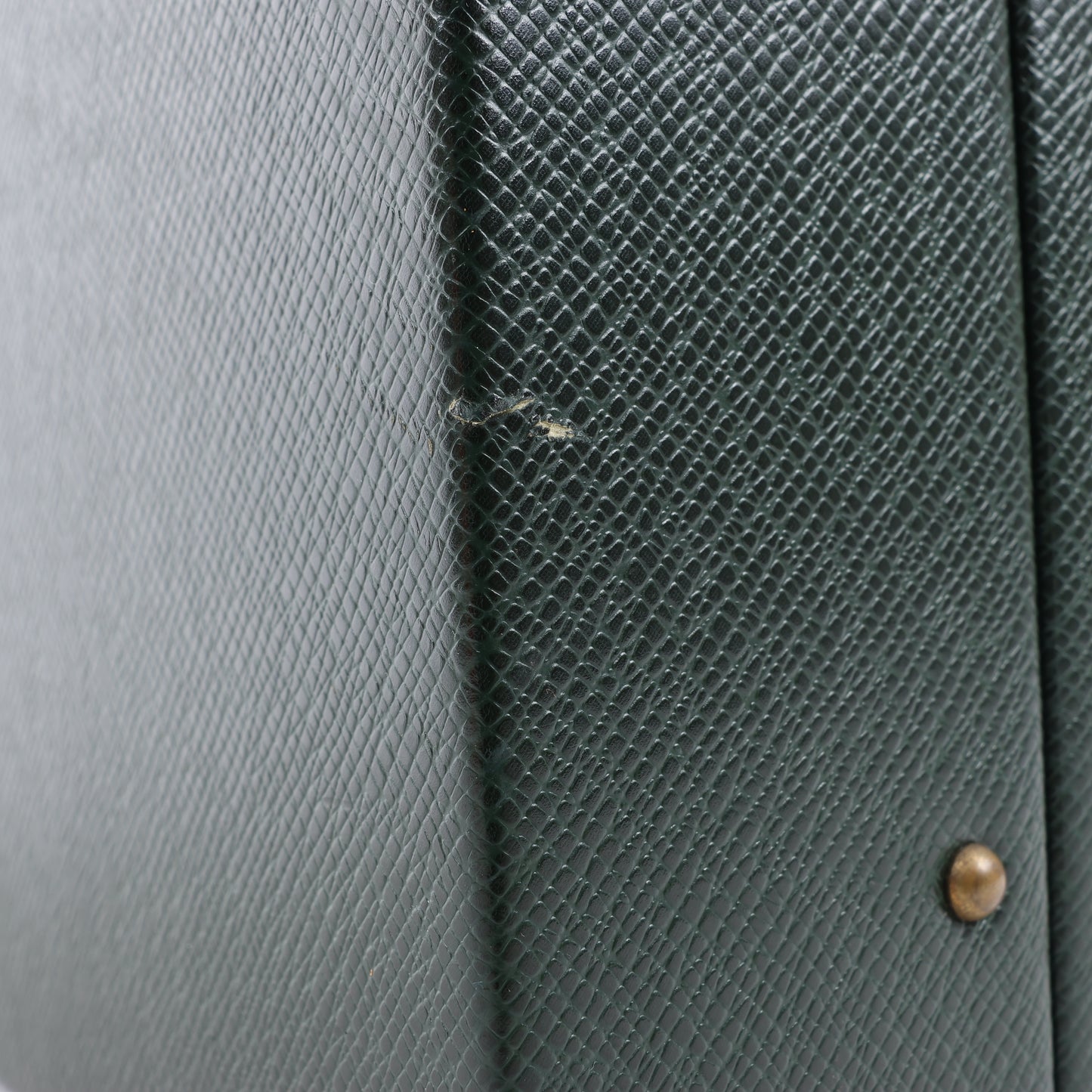Louis Vuitton Taiga Diplomat Reisetasche in Grün M30014