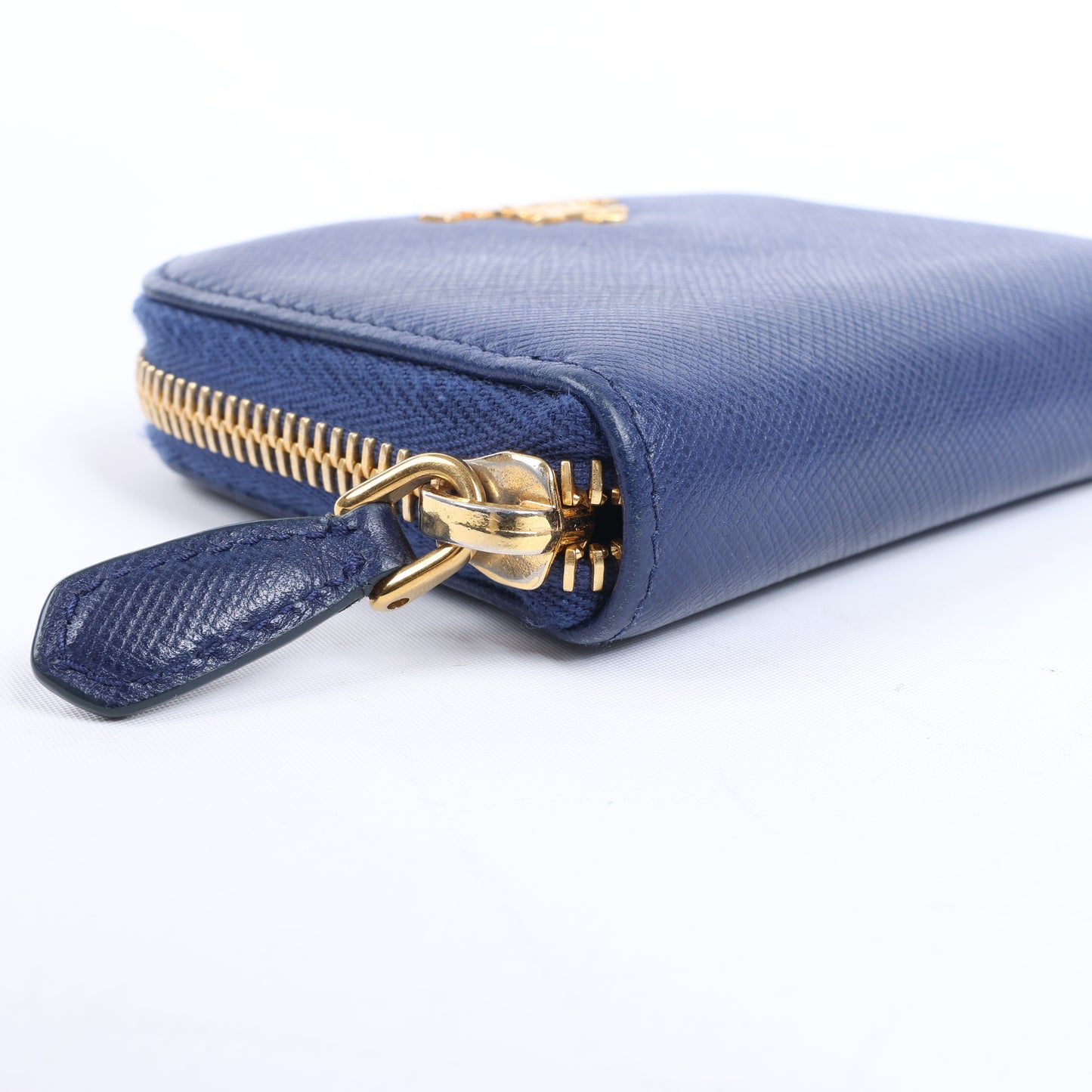 Prada – Münzgeldbörse aus Saffiano-Metall 1MM268 aus blauem Leder
