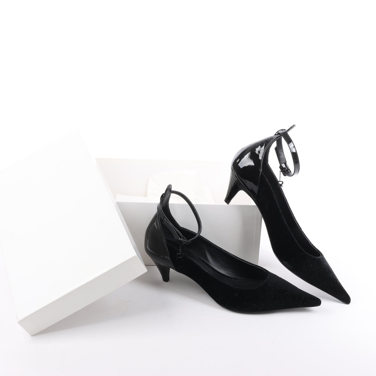 ROCHAS Pumps aus Samt und Lackleder in Schwarz, Größe 37 EU
