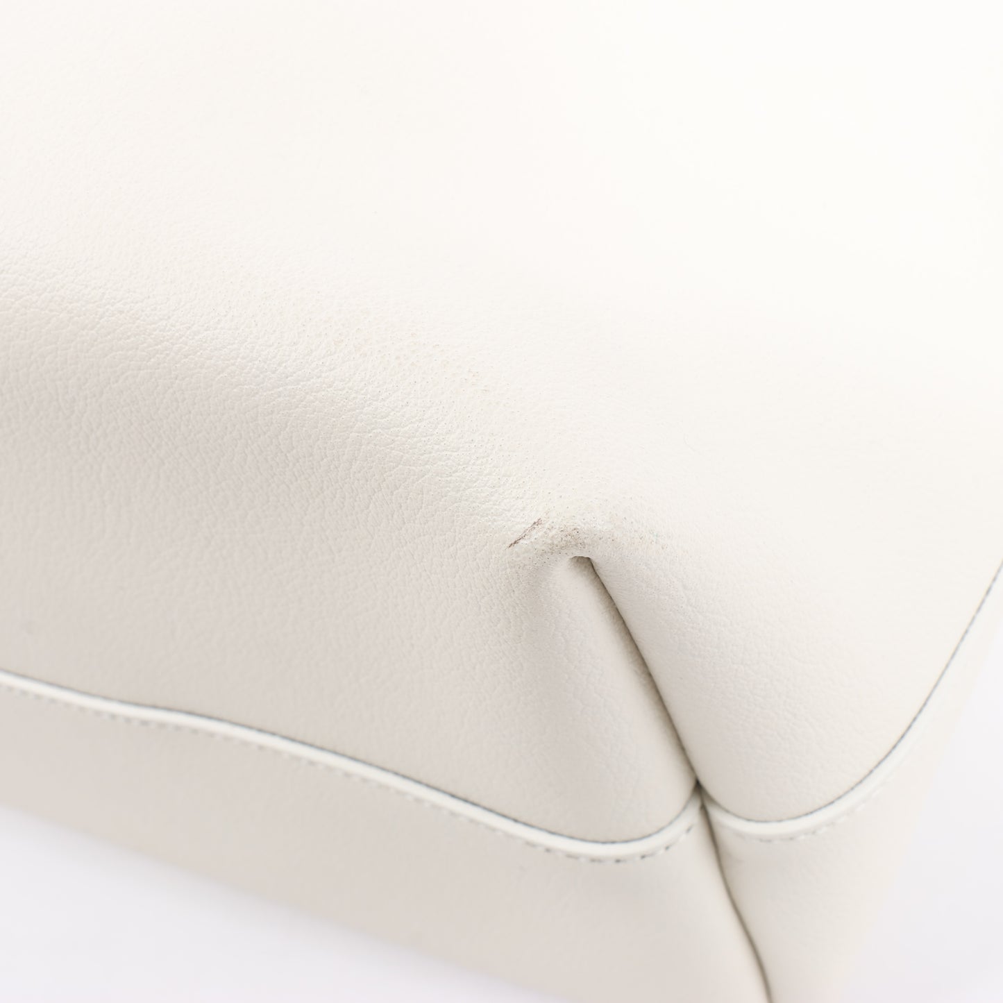 Saint Laurent Paris Sac Shopping Schultertasche aus Leder in Ecru 394195