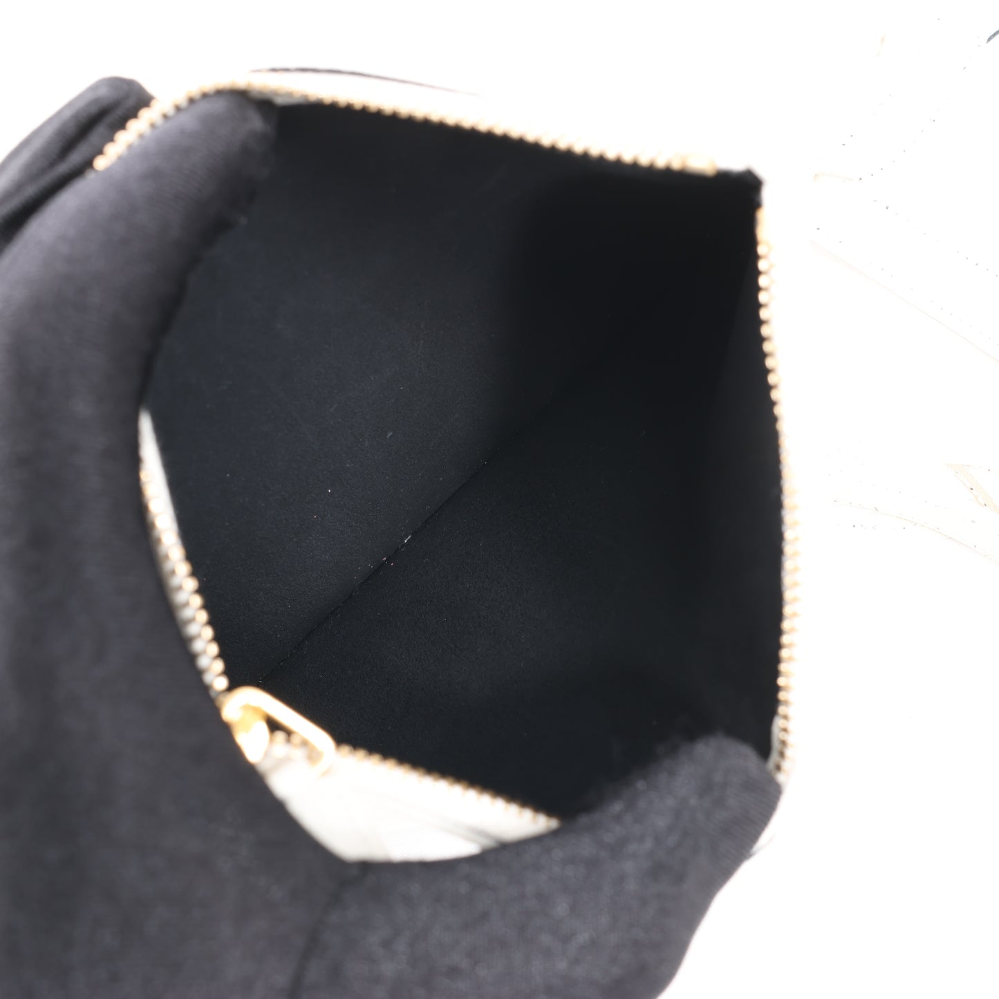 Saint Laurent Paris Sac Shopping Schultertasche aus Leder in Ecru 394195