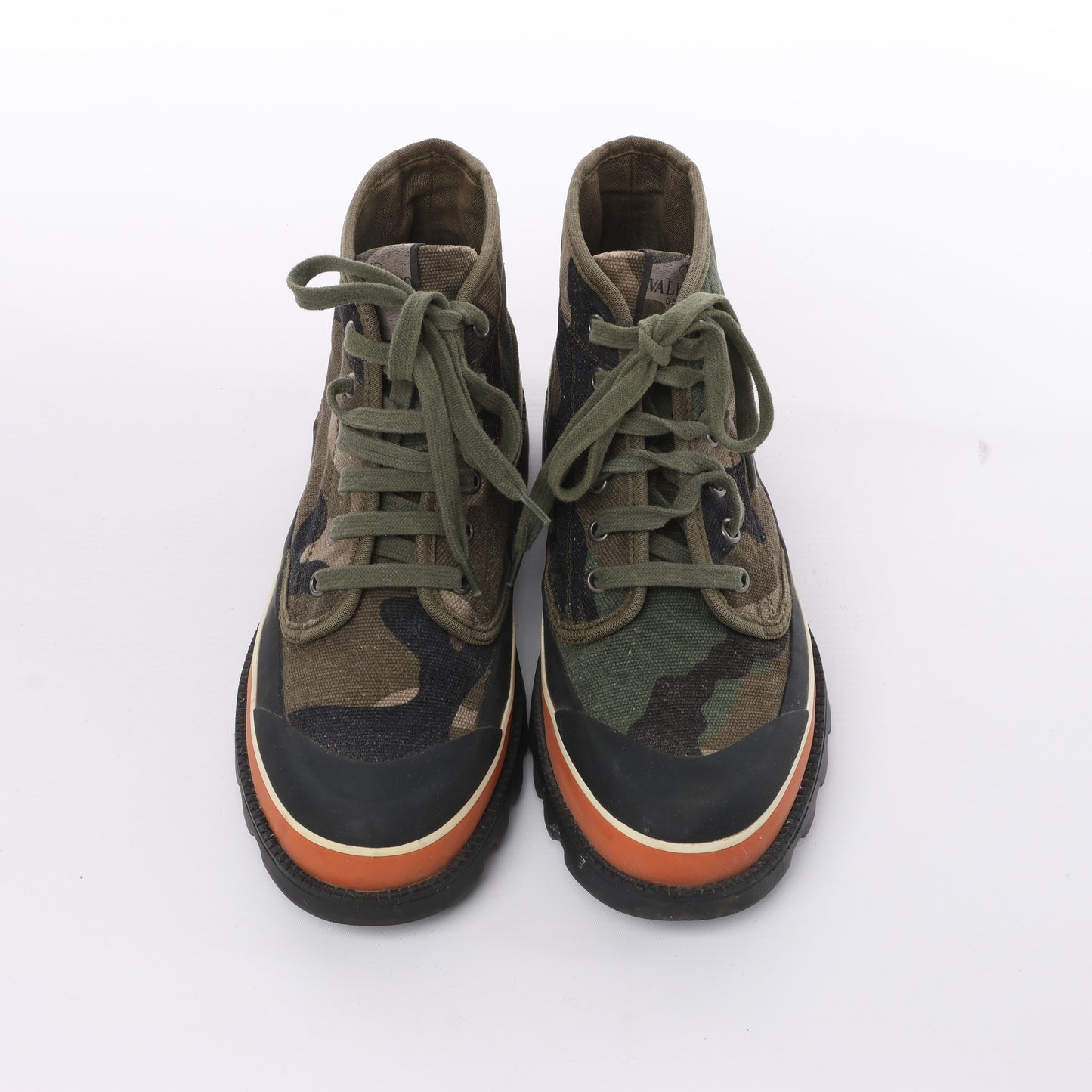 Valentino Garavani Sneakers mit Camouflage-Print in Khaki, Größe 38 EU