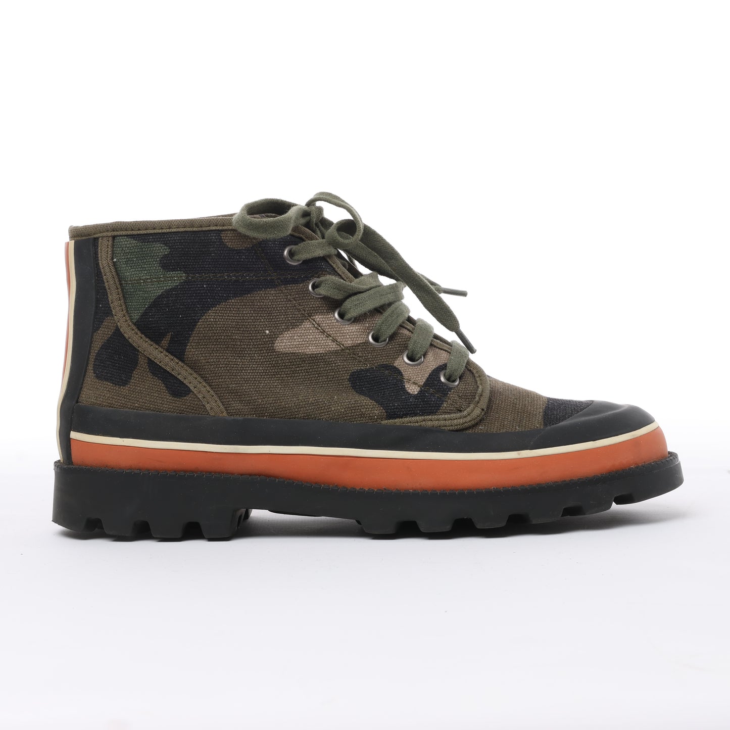 Valentino Garavani Sneakers mit Camouflage-Print in Khaki, Größe 38 EU