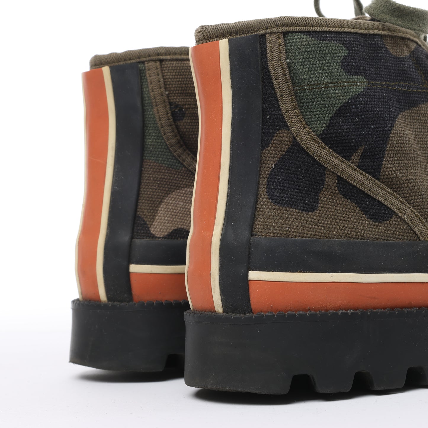 Valentino Garavani Sneakers mit Camouflage-Print in Khaki, Größe 38 EU