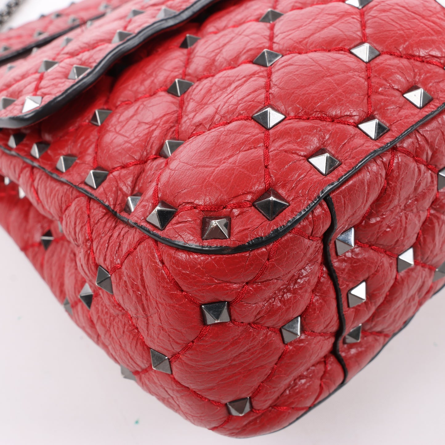 Valentino – Rockstud – 2-Wege-Schultertasche mit Spike-Kette in Rot